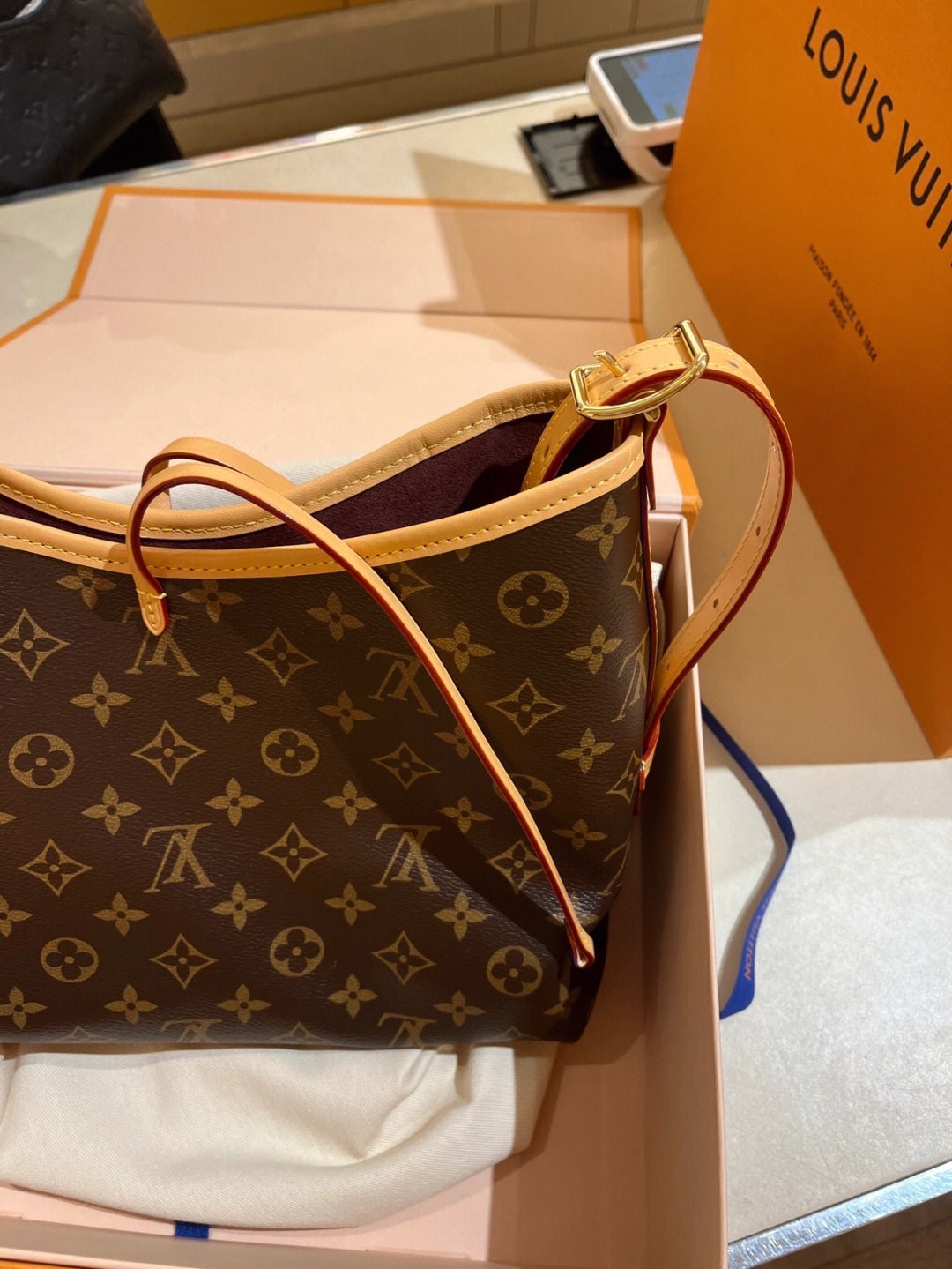 Shebag Louis Vuitton Carry all small M46203 collection（2024 Aug updated）-Best Quality Fake Louis Vuitton Bag Online Store, Replica designer bag ru