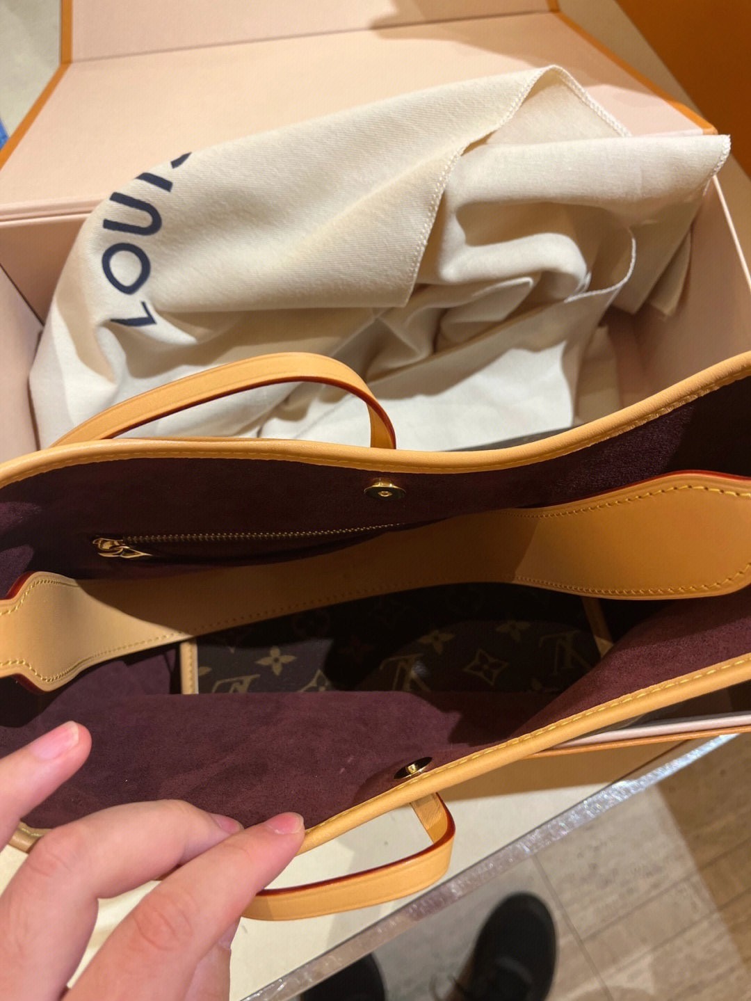 Shebag Louis Vuitton Carry all small M46203 collection（2024 Aug updated）-Labing Maayo nga Kalidad nga Peke nga Louis Vuitton Bag Online Store, Replica designer bag ru