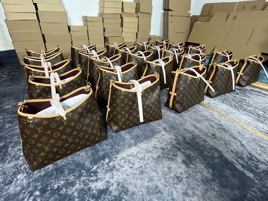 Shebag Louis Vuitton Carry all small M46203 collection（2024 Aug updated）-Legjobb minőségű hamis Louis Vuitton táska online áruház, replika designer táska ru