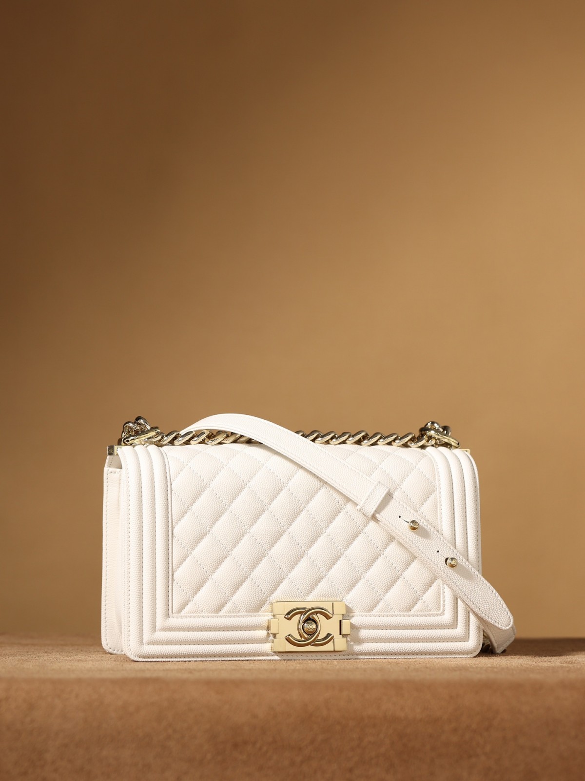 Chanel Leboy small white gold bag full review（2024 Aug updated）-Pangalusna kualitas palsu Louis Vuitton Kantong Toko Online, Replica desainer kantong ru