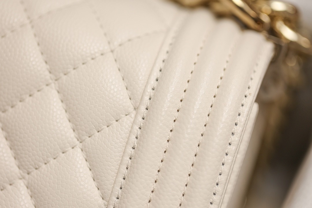 Chanel Leboy small white gold bag full review（2024 Aug updated）-Beste Qualität gefälschte Louis Vuitton-Taschen Online-Shop, Replik-Designer-Tasche ru