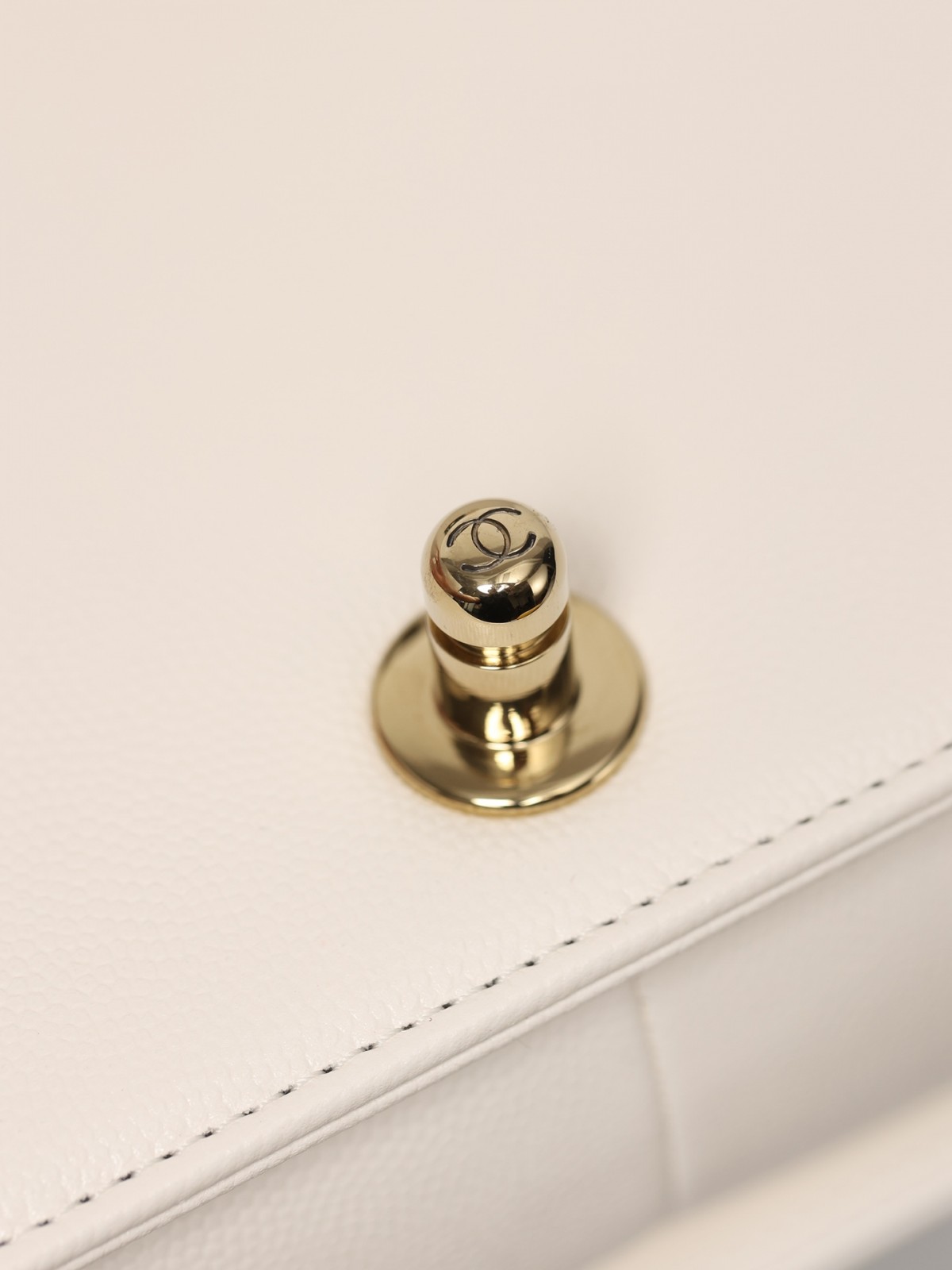 Chanel Leboy small white gold bag full review（2024 Aug updated）-Legjobb minőségű hamis Louis Vuitton táska online áruház, replika designer táska ru