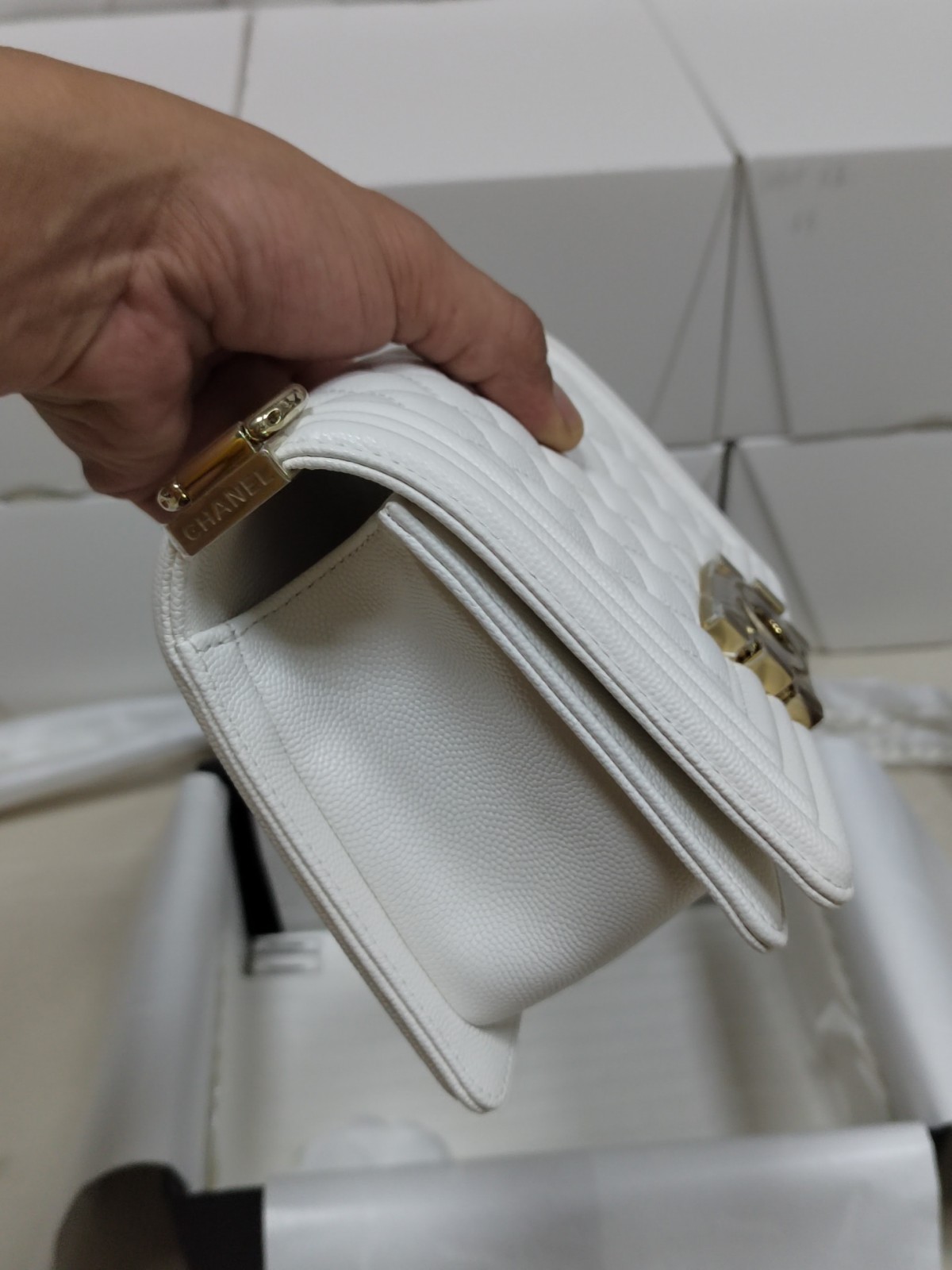 Chanel Leboy small white gold bag full review（2024 Aug updated）-Umgangatho ogqwesileyo woMgangatho weFake weLouis Vuitton kwiVenkile ye-Intanethi, ibhegi yomyili weReplica ru