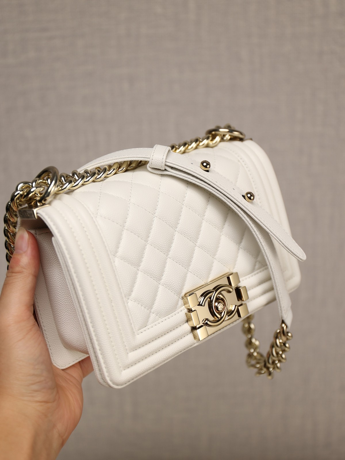 Chanel Leboy small white gold bag full review（2024 Aug updated）-Pangalusna kualitas palsu Louis Vuitton Kantong Toko Online, Replica desainer kantong ru