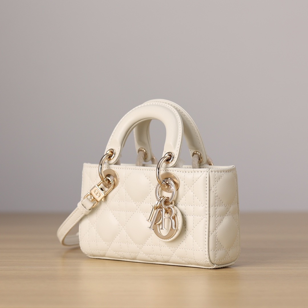 Shebag Lady Dior D joy bag full review（2024 Aug updated）-Beste Qualität gefälschte Louis Vuitton-Taschen Online-Shop, Replik-Designer-Tasche ru