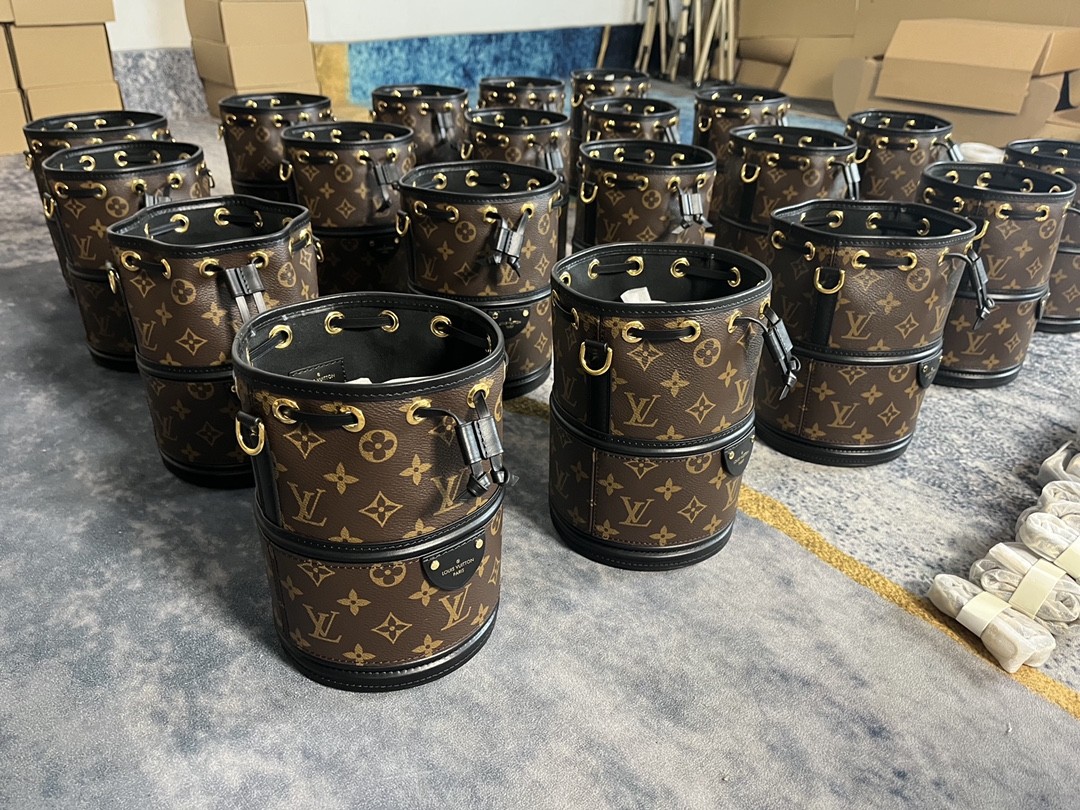 Shebag Louis Vuitton Canoe bag full review (2024 Aug updated)-Loja online de bolsa Louis Vuitton falsa de melhor qualidade, bolsa de designer de réplica ru