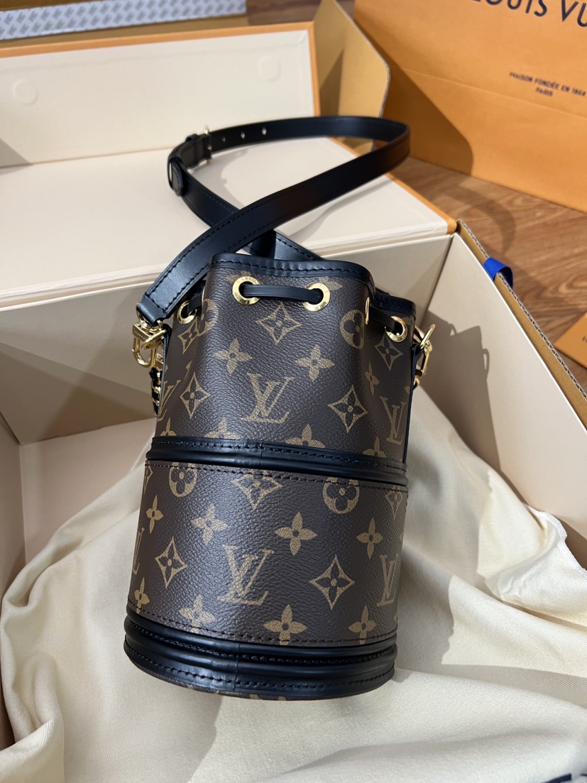 Shebag Louis Vuitton Canoe bag full review (2024 Aug updated)-Beste Qualität gefälschte Louis Vuitton-Taschen Online-Shop, Replik-Designer-Tasche ru