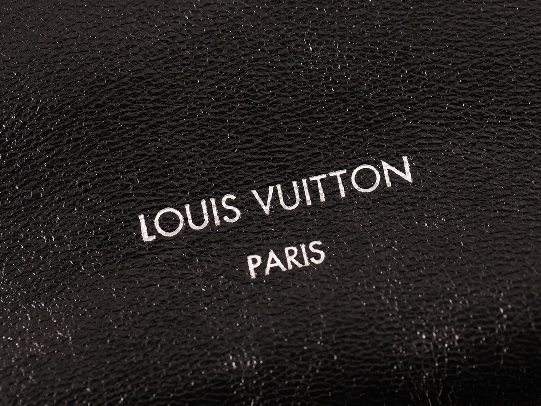 Shebag Louis Vuitton M24861 CARRYALL CARGO Bag full review（2024 Aug updated）-Umgangatho ogqwesileyo woMgangatho weFake weLouis Vuitton kwiVenkile ye-Intanethi, ibhegi yomyili weReplica ru