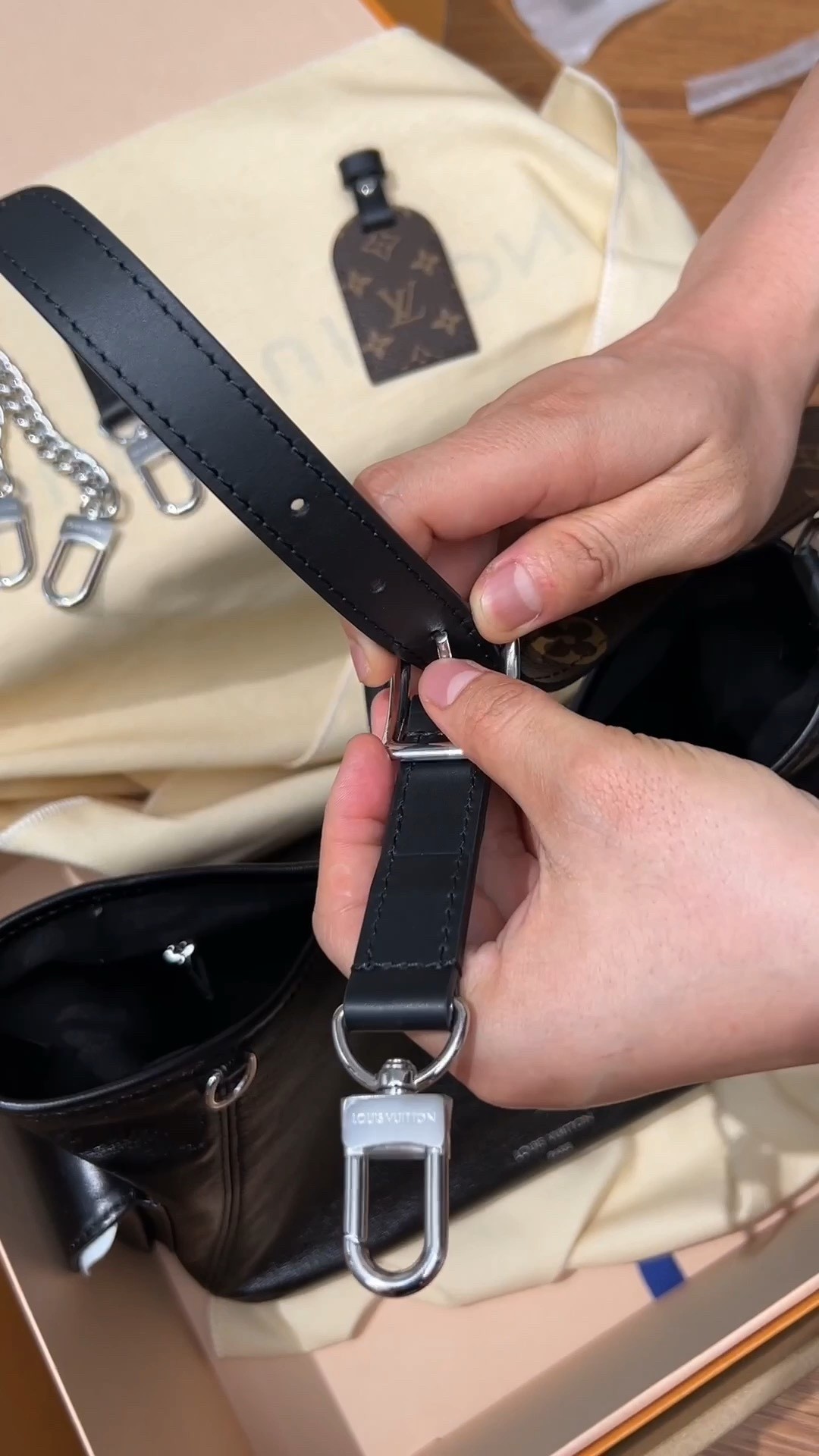 Shebag Louis Vuitton M24861 CARRYALL CARGO Bag full review（2024 Aug updated）-Labākās kvalitātes viltotās Louis Vuitton somas tiešsaistes veikals, dizaineru somas kopija ru