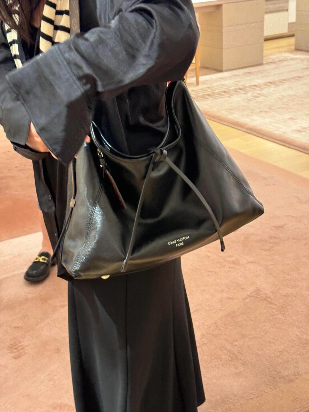 Shebag Louis Vuitton M24861 CARRYALL CARGO Bag full review（2024 Aug updated）-Botiga en línia de bosses falses de Louis Vuitton de millor qualitat, rèplica de bosses de disseny ru