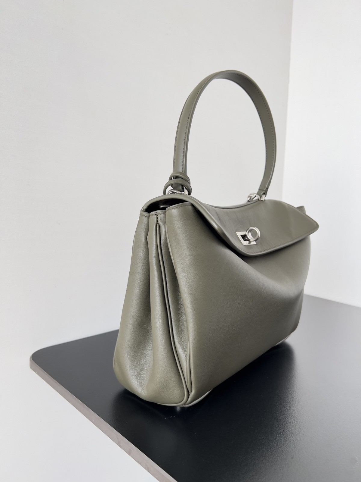 Shebag Balenciaga Rodeo Bag Replica Review（2024 Sep updated）-Negozio in linea della borsa falsa di Louis Vuitton di migliore qualità, borsa del progettista della replica ru