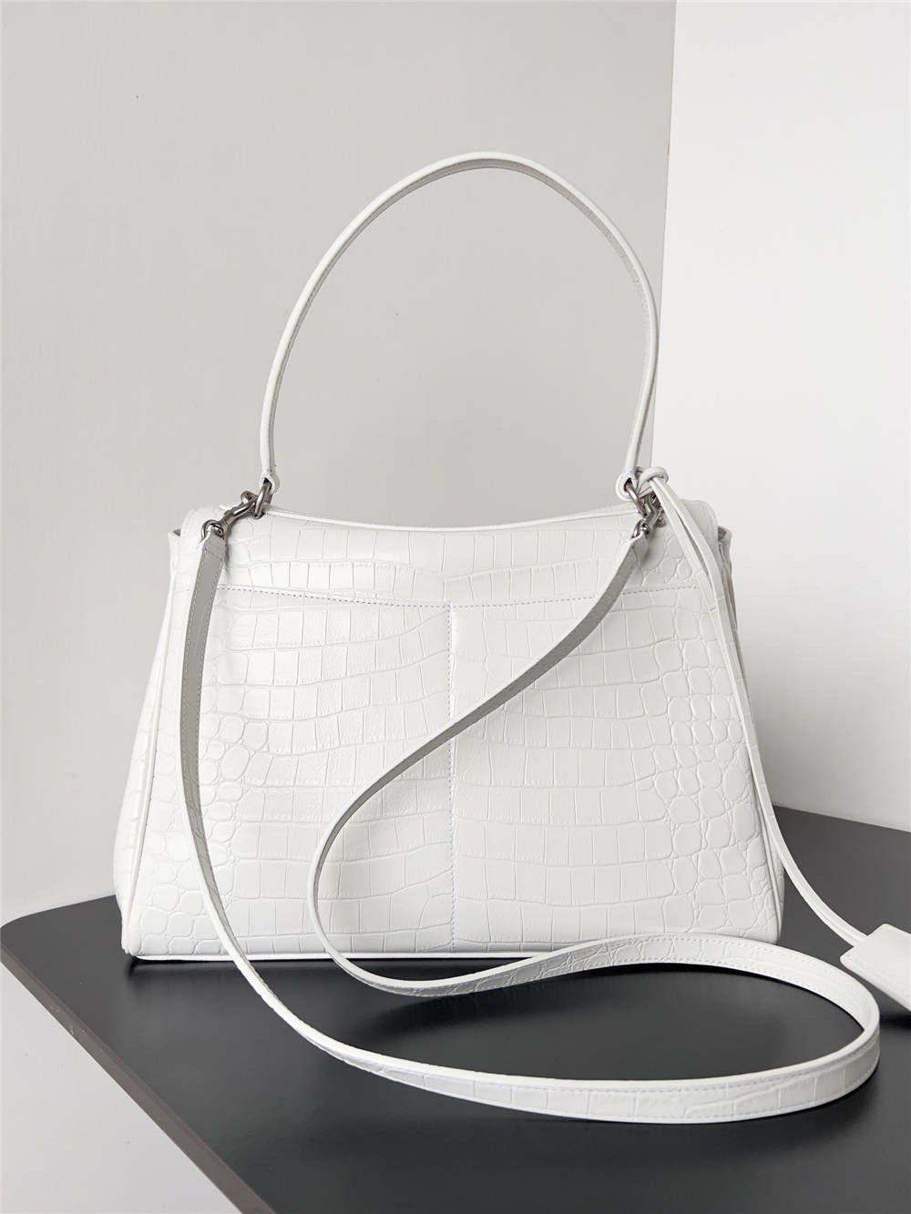 Shebag Balenciaga Rodeo Bag Replica Review（2024 Sep updated）-Tulaga sili ona lelei Fake Louis Vuitton Bag Faleoloa i luga ole laiga, Replica designer bag ru