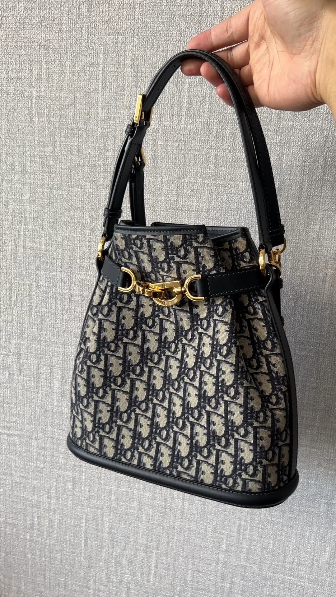 Shebag top Dior medium size C’EST DIOR bag fulll review (2024 Sep updated)-Meilleure qualité de faux sac Louis Vuitton en ligne, réplique de sac de créateur ru