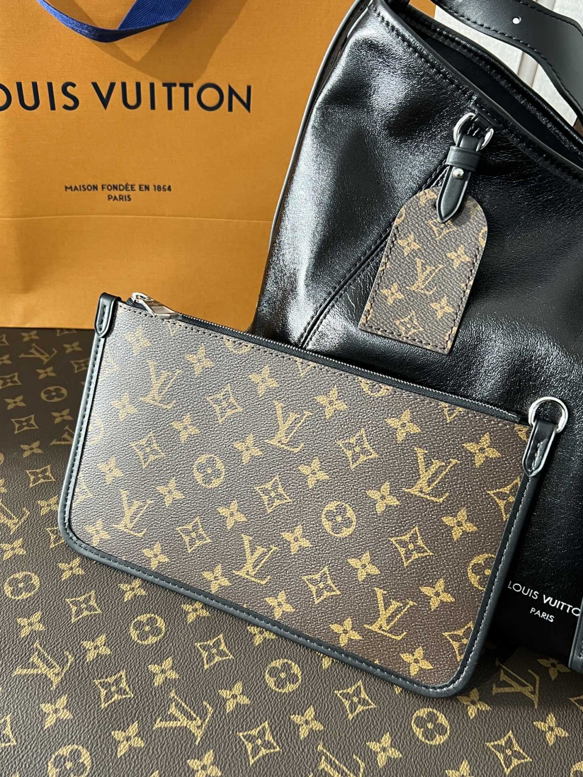 Shebag Louis Vuitton M25143 CARRYALL DARK medium size full review over 300 photos (2024 Sep updated )-Dyqani në internet i çantave të rreme Louis Vuitton me cilësi më të mirë, çanta modeli kopje ru