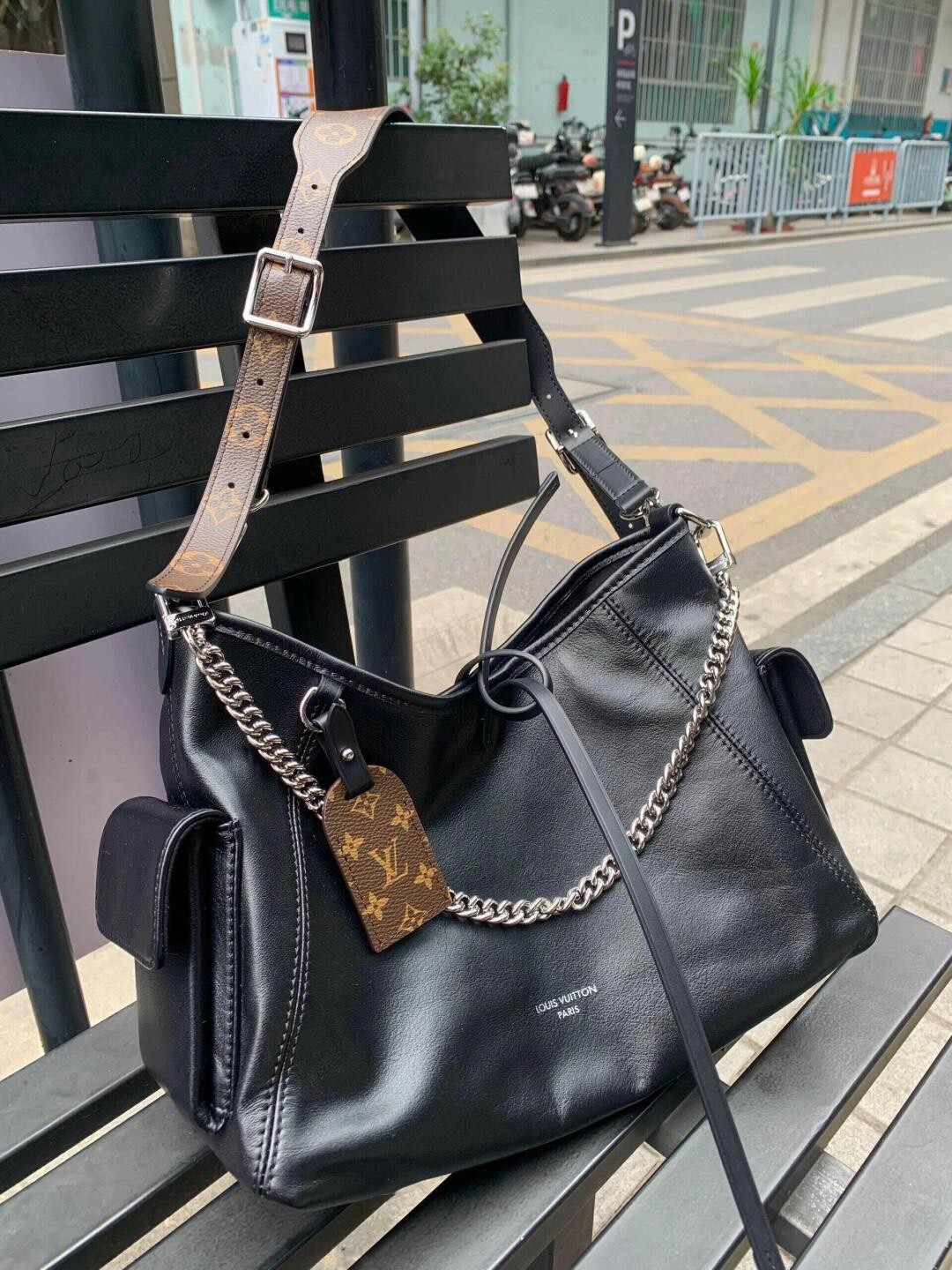 Shebag Louis Vuitton M25143 CARRYALL DARK medium size full review over 300 photos (2024 Sep updated )-بہترین معیار کا جعلی لوئس ووٹن بیگ آن لائن اسٹور، ریپلیکا ڈیزائنر بیگ آر یو