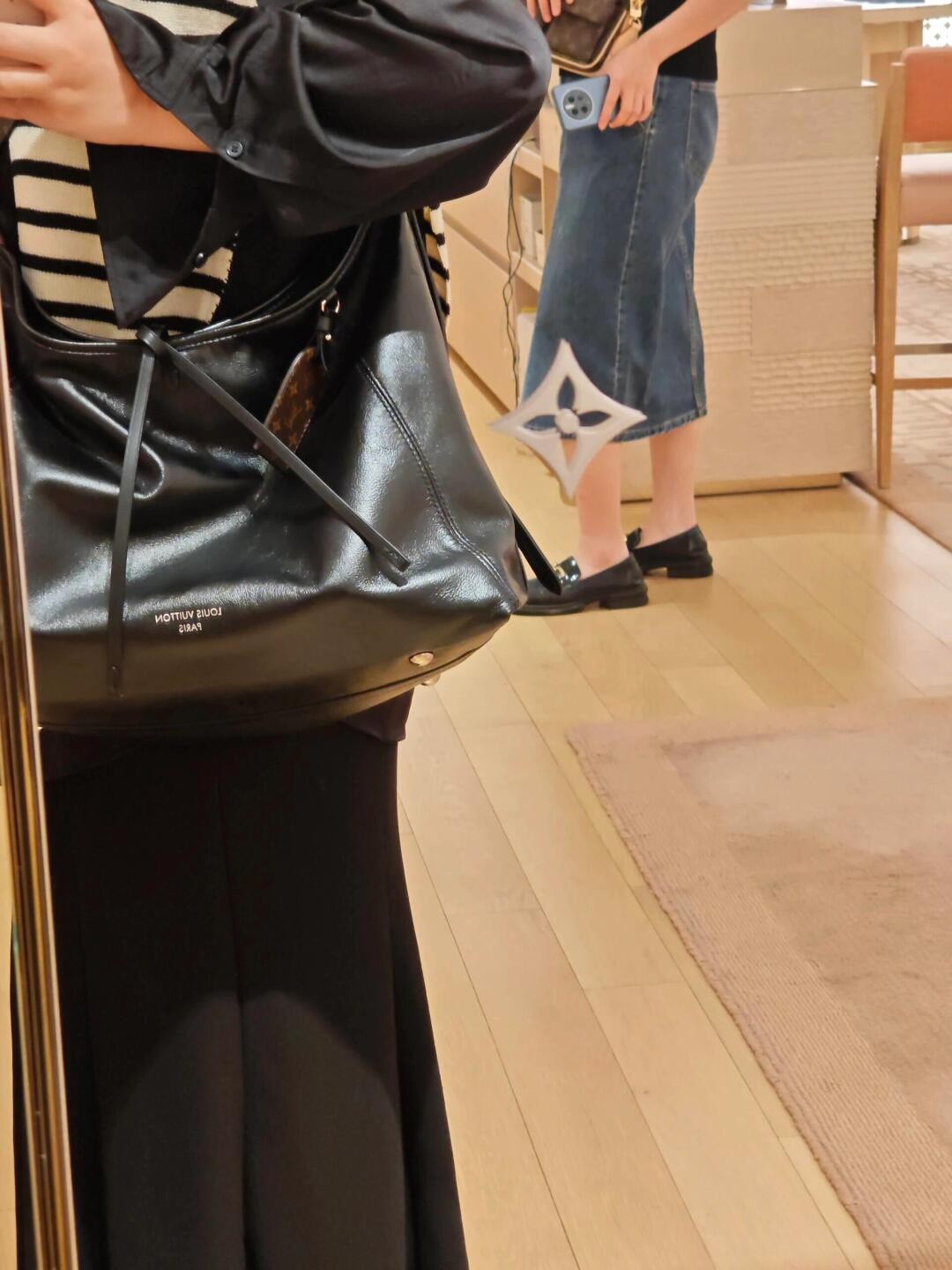 Shebag Louis Vuitton M25143 CARRYALL DARK medium size full review over 300 photos (2024 Sep updated )-Labākās kvalitātes viltotās Louis Vuitton somas tiešsaistes veikals, dizaineru somas kopija ru