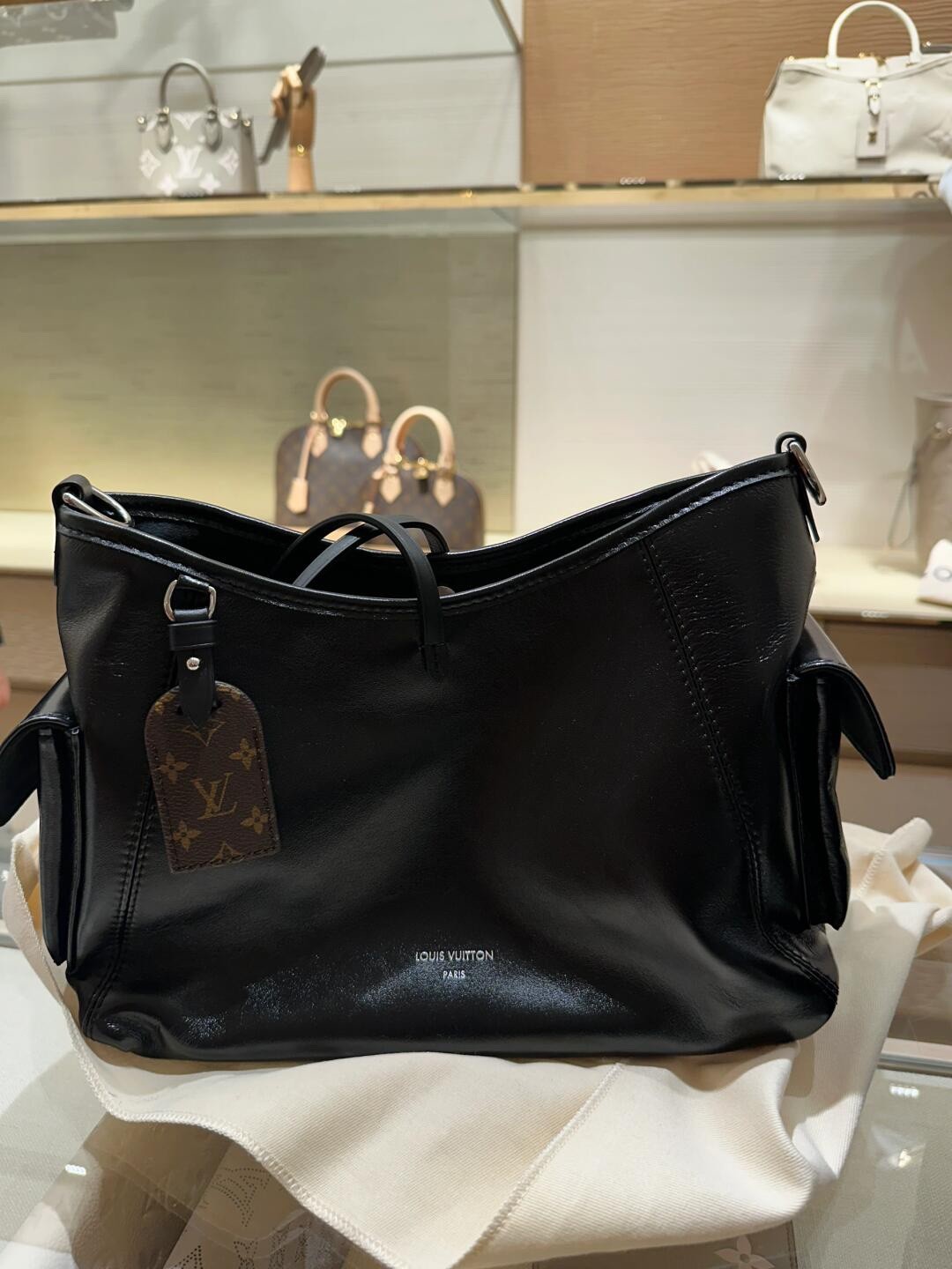 Shebag Louis Vuitton M25143 CARRYALL DARK medium size full review over 300 photos (2024 Sep updated )-Kedai Dalam Talian Beg Louis Vuitton Palsu Kualiti Terbaik, Beg reka bentuk replika ru