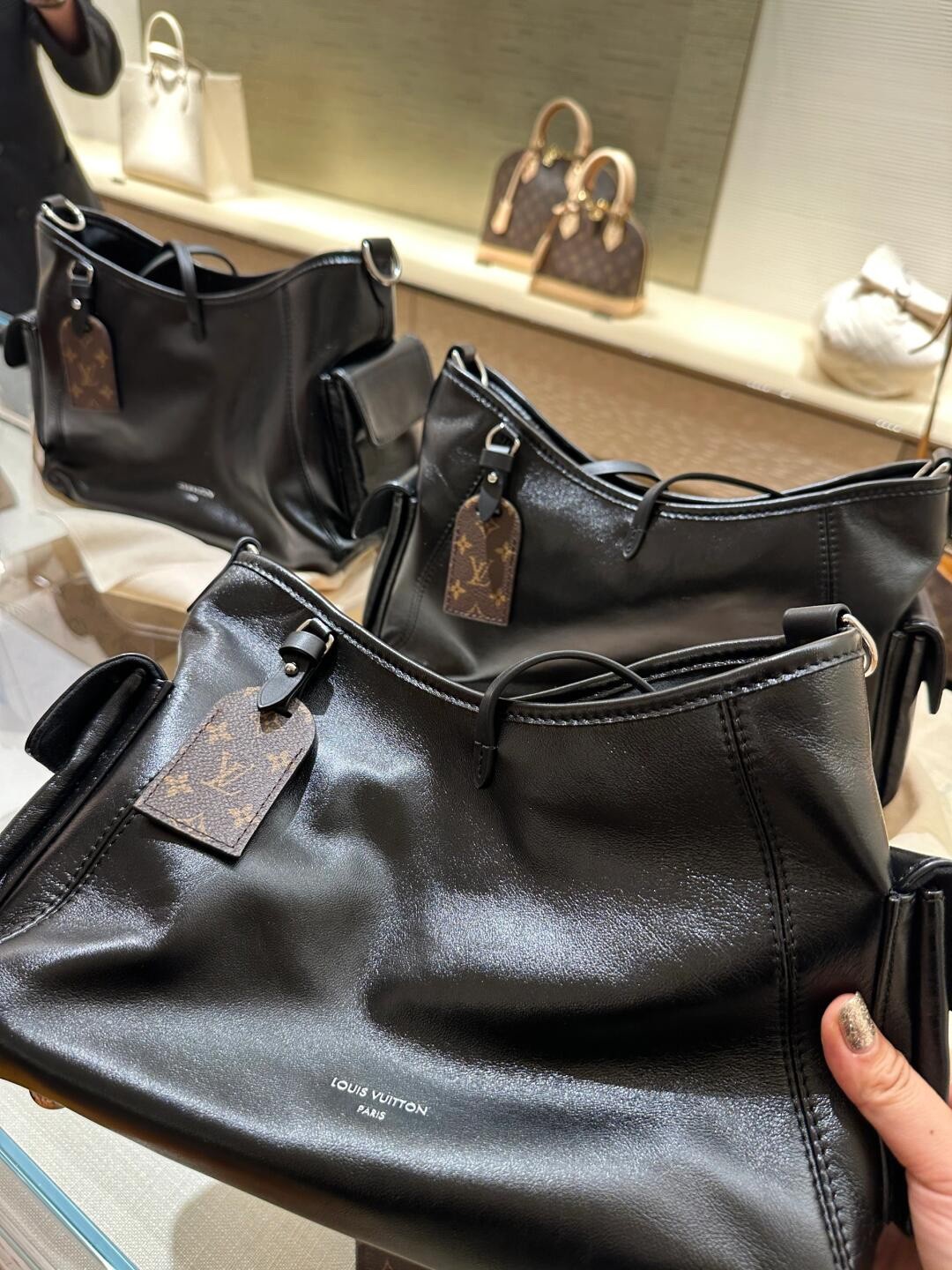 Shebag Louis Vuitton M25143 CARRYALL DARK medium size full review over 300 photos (2024 Sep updated )-Duka la Mtandaoni la Begi Bandia ya Louis Vuitton ya Ubora, Begi la wabuni wa Replica ru