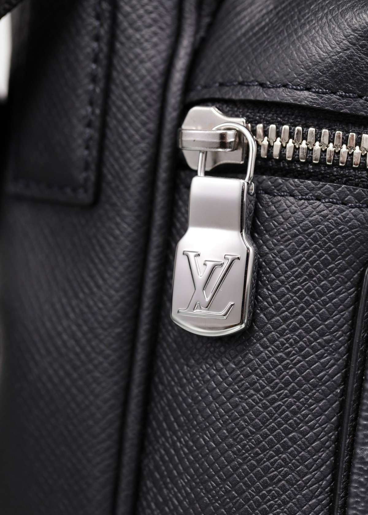 Shebag Louis Vuitton M30233 OUTDOOR bag full review (2024 Sep updated)-Интернет-магазин поддельной сумки Louis Vuitton лучшего качества, копия дизайнерской сумки ru