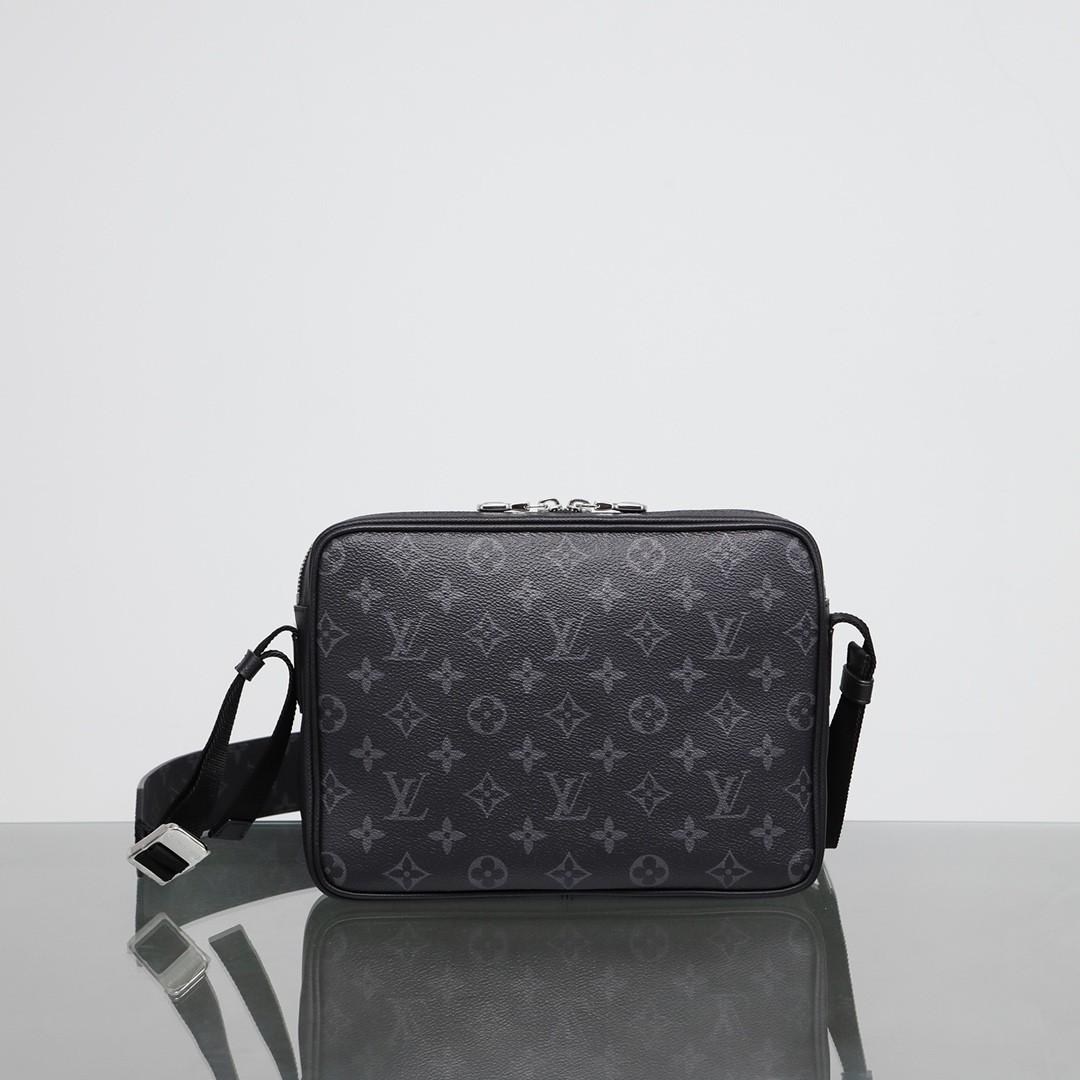 Shebag Louis Vuitton M30233 OUTDOOR bag full review (2024 Sep updated)-Best Quality Fake Louis Vuitton Bag Online Store, Replica designer bag ru