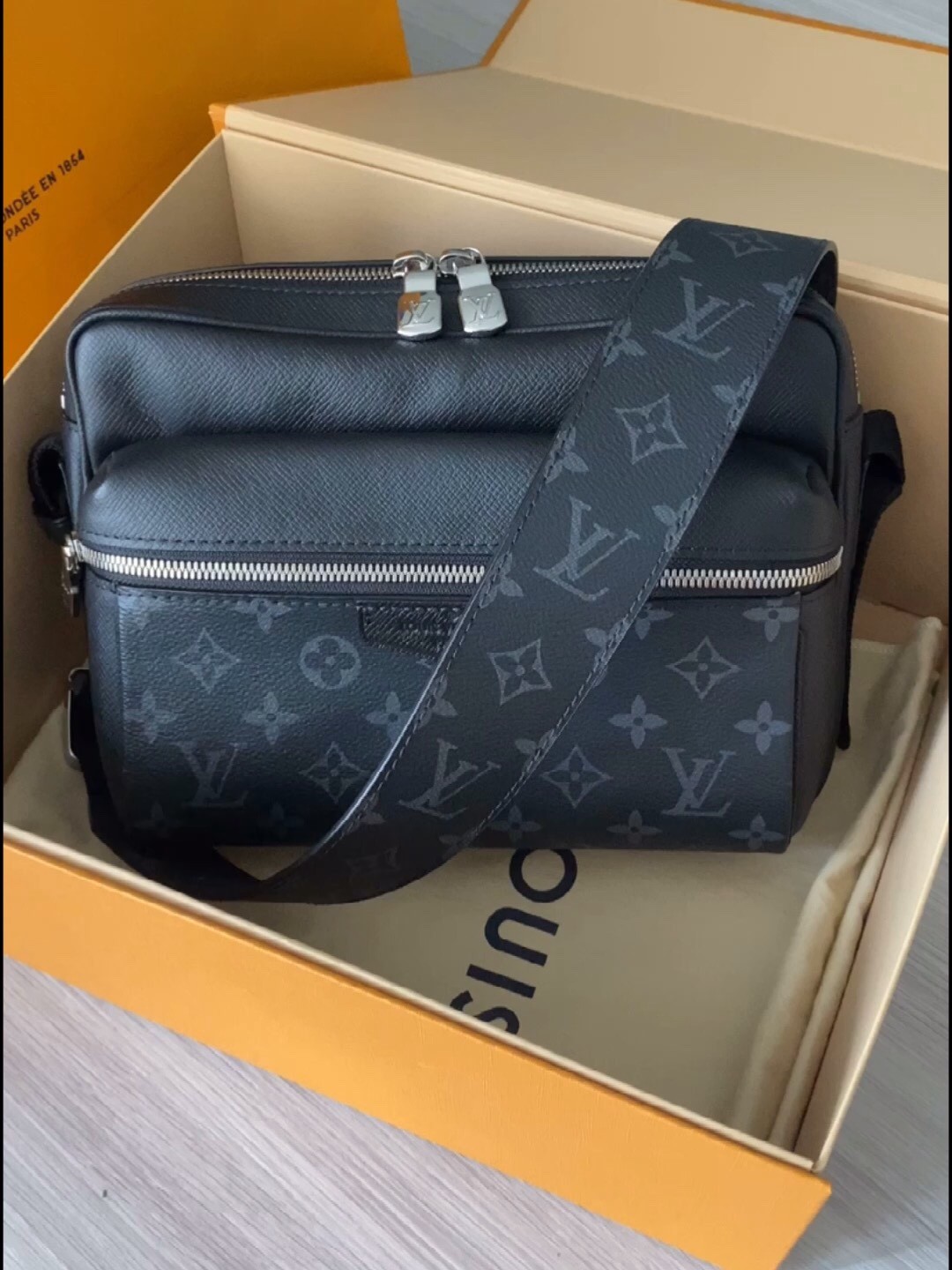 Shebag Louis Vuitton M30233 OUTDOOR bag full review (2024 Sep updated)-Լավագույն որակի կեղծ Louis Vuitton պայուսակների առցանց խանութ, Replica դիզայներական պայուսակ ru