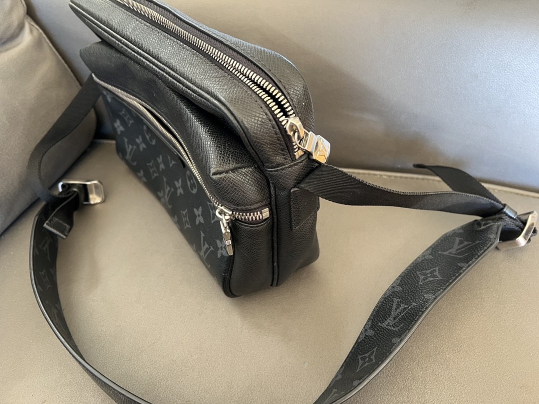 Shebag Louis Vuitton M30233 OUTDOOR bag full review (2024 Sep updated)-ʻOi aku ka maikaʻi o ka ʻeke Louis Vuitton ʻeke hoʻopunipuni ma ka hale kūʻai pūnaewele, ʻeke hoʻolālā kope ru