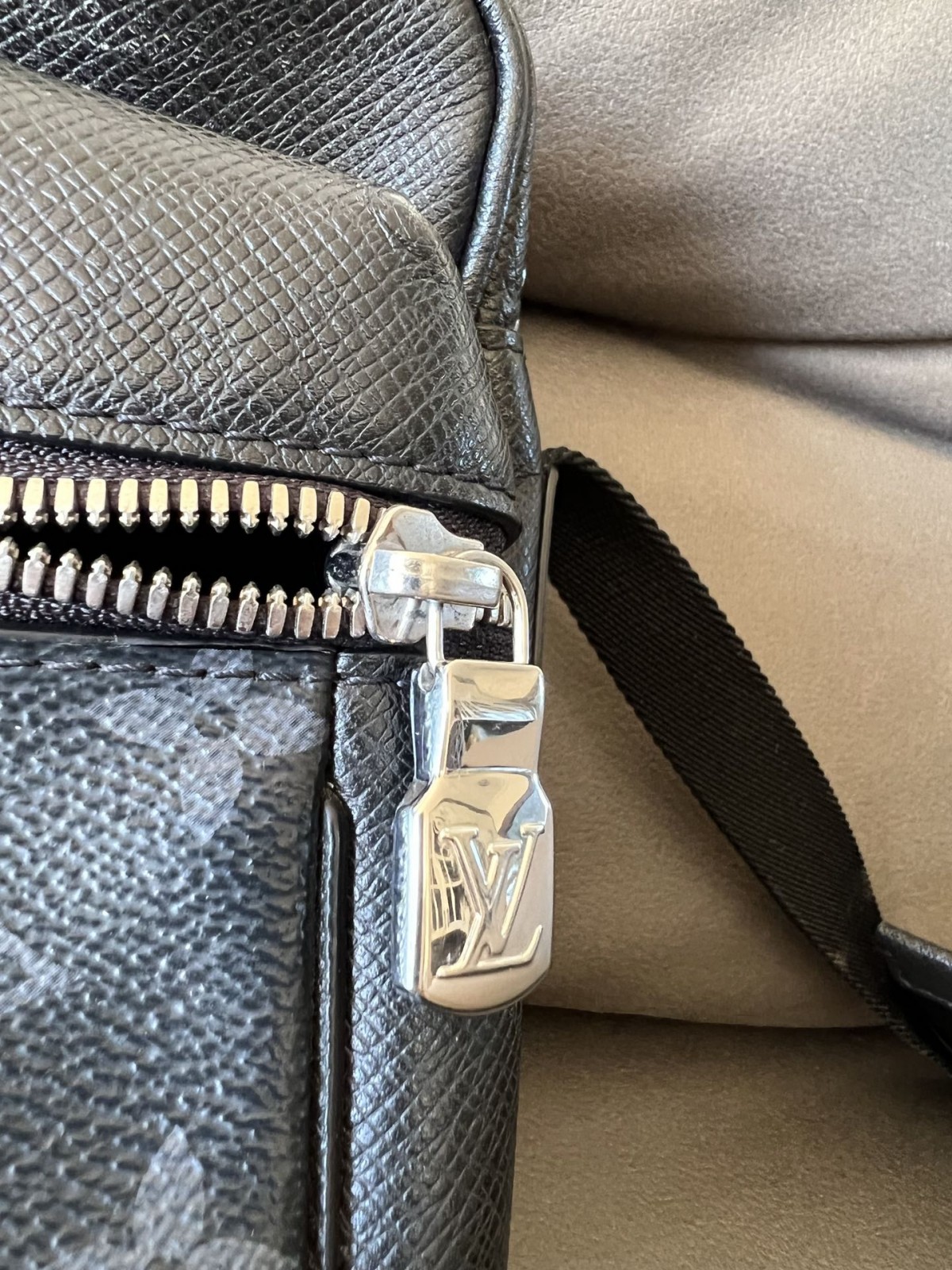 Shebag Louis Vuitton M30233 OUTDOOR bag full review (2024 Sep updated)-Botiga en línia de bosses falses de Louis Vuitton de millor qualitat, rèplica de bosses de disseny ru