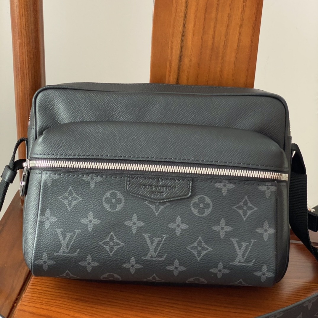 Shebag Louis Vuitton M30233 OUTDOOR bag full review (2024 Sep updated)-Magazin online de geanți Louis Vuitton fals de cea mai bună calitate, geantă de designer replica ru