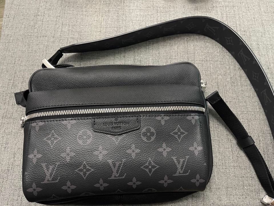 Shebag Louis Vuitton M30233 OUTDOOR bag full review (2024 Sep updated)-ʻOi aku ka maikaʻi o ka ʻeke Louis Vuitton ʻeke hoʻopunipuni ma ka hale kūʻai pūnaewele, ʻeke hoʻolālā kope ru