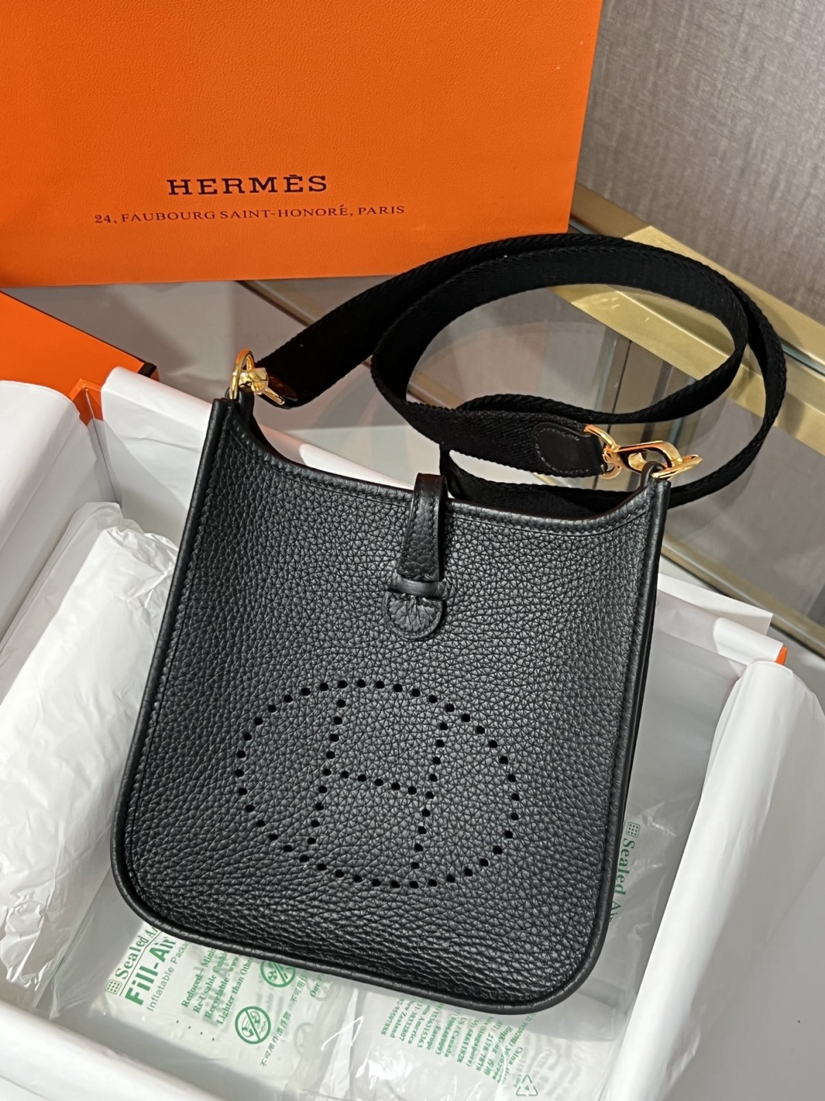 Shebag Hermes Evelyn 16 in black gold full review (2024 Nov updated)-Nejkvalitnější falešná taška Louis Vuitton Online Store, Replica designer bag ru