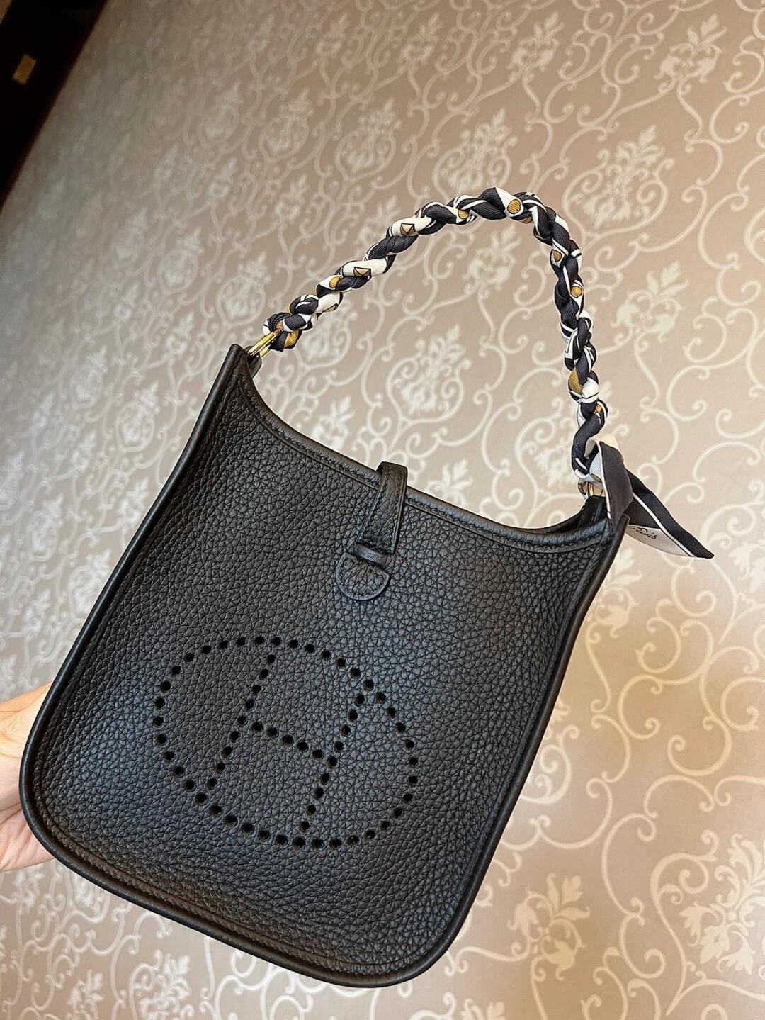 Shebag Hermes Evelyn 16 in black gold full review (2024 Nov updated)-Best Quality Fake designer Bag Review, Replica designer bag ru