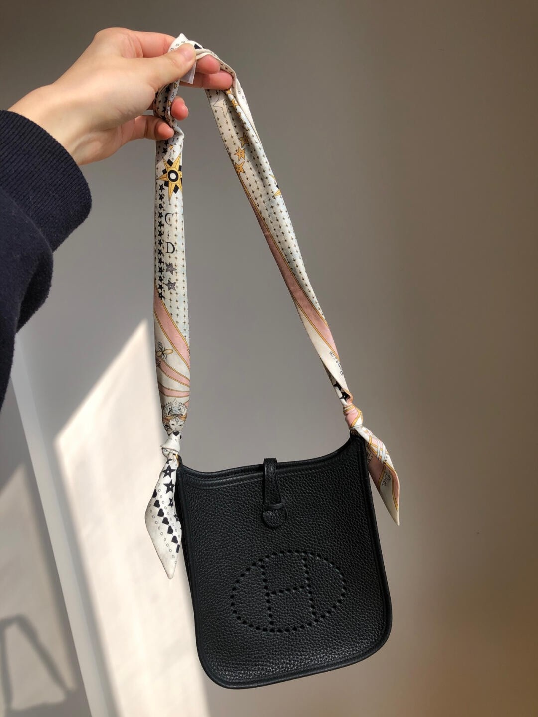 Shebag Hermes Evelyn 16 in black gold full review (2024 Nov updated)-Nejkvalitnější falešná taška Louis Vuitton Online Store, Replica designer bag ru