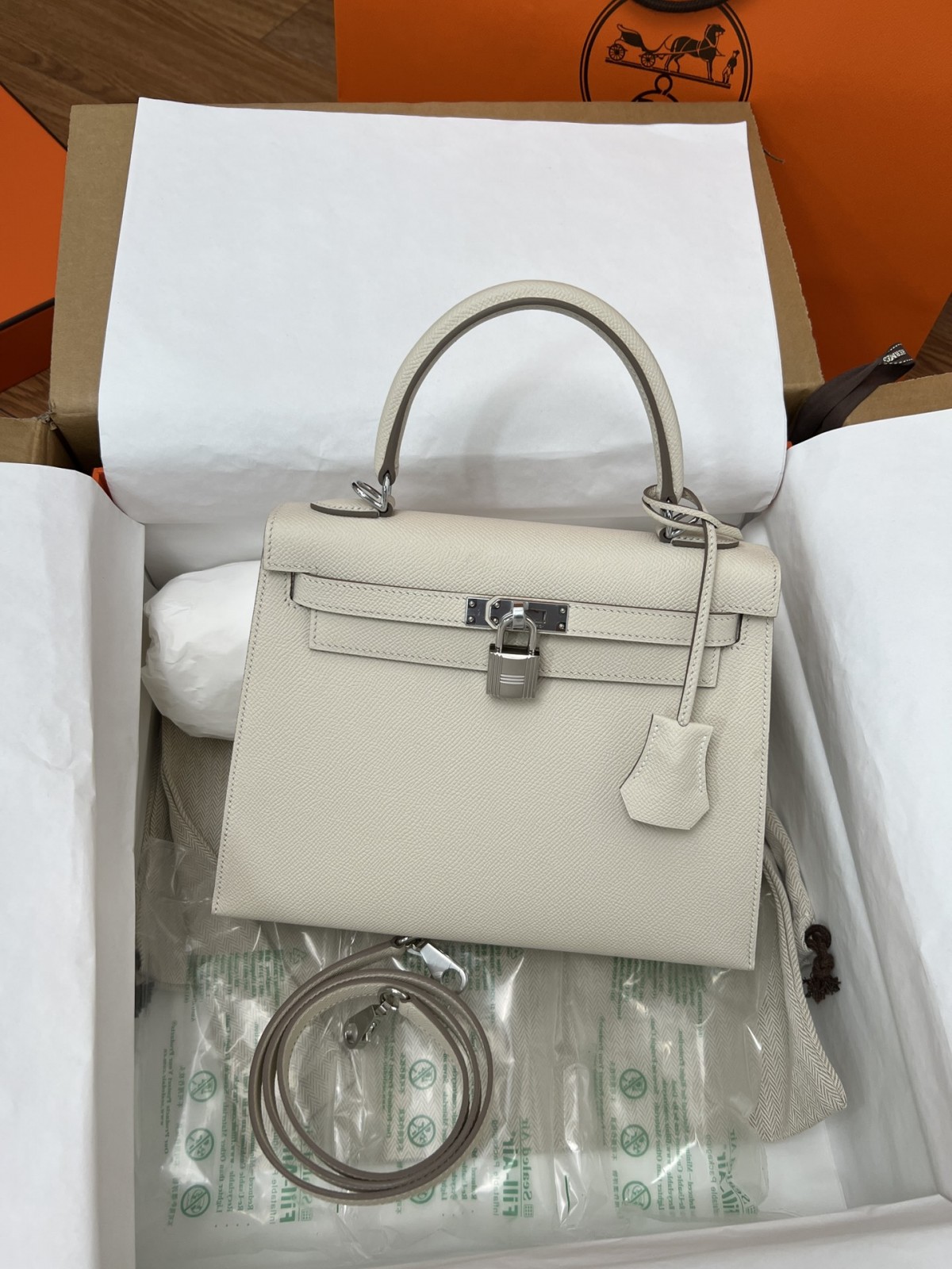 Shebag full handmade Hermes Kelly 25 in white Epsom leather full review （2024 Dec updated）-Best Quality Fake Louis Vuitton Bag Online Store, Replica designer bag ru