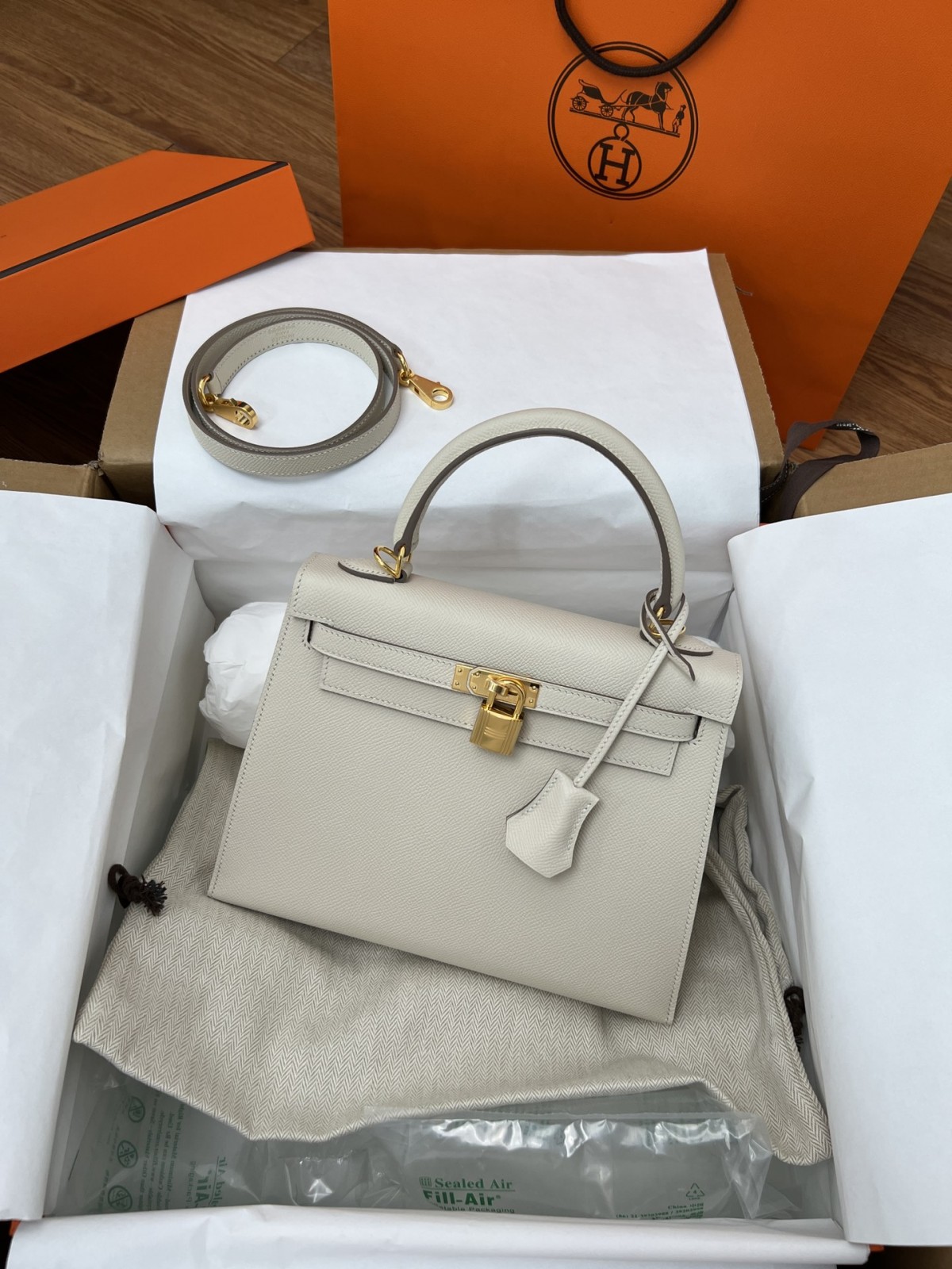 Shebag 15% off！And Hermes Kelly 25 snow white bag in gold hardware fully hand made review (2024 Dec updated)-Best Quality Fake Louis Vuitton сумка онлайн дүкөнү, Replica дизайнер сумка ru