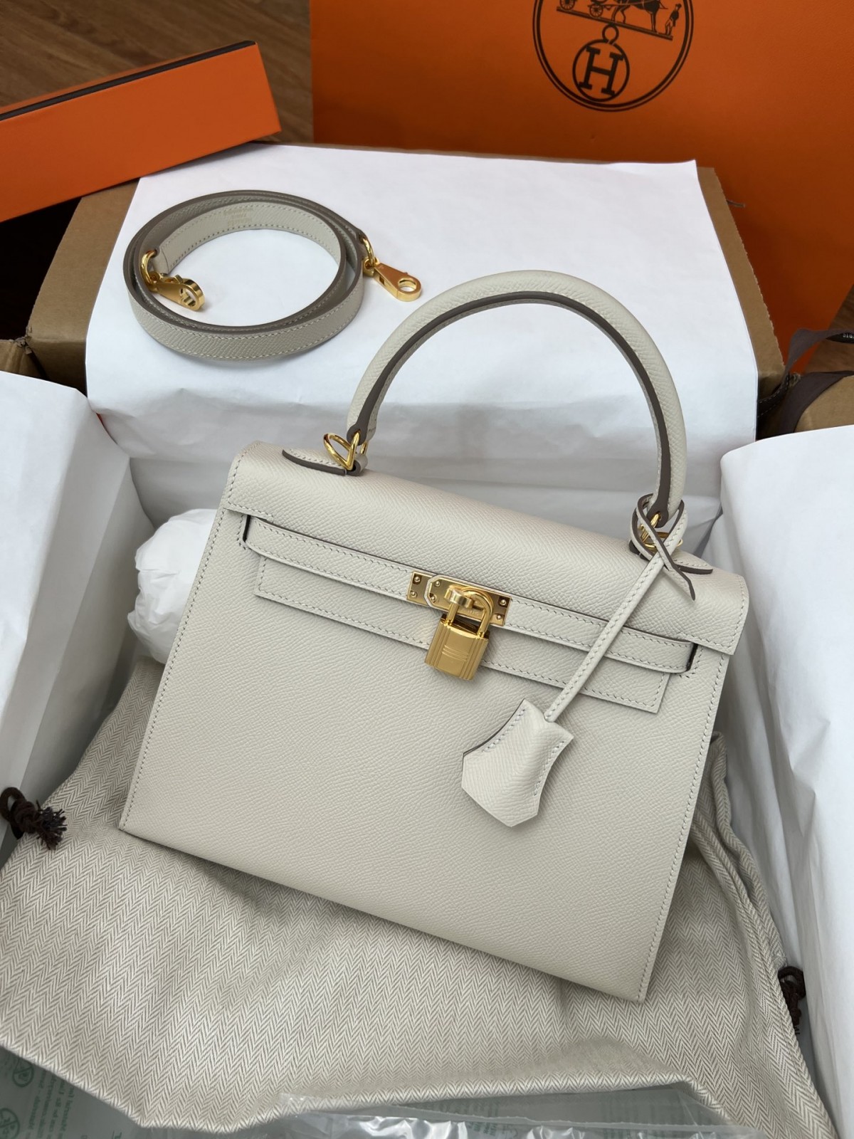 Shebag 15% off！And Hermes Kelly 25 snow white bag in gold hardware fully hand made review (2024 Dec updated)-Best Quality Fake Louis Vuitton сумка онлайн дүкөнү, Replica дизайнер сумка ru