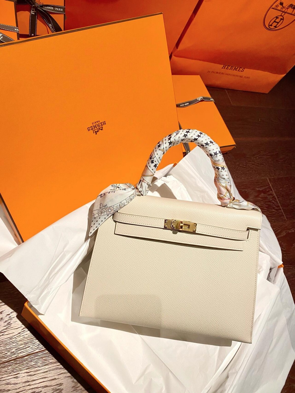 Shebag 15% off！And Hermes Kelly 25 snow white bag in gold hardware fully hand made review (2024 Dec updated)-Best Quality Fake Louis Vuitton сумка онлайн дүкөнү, Replica дизайнер сумка ru