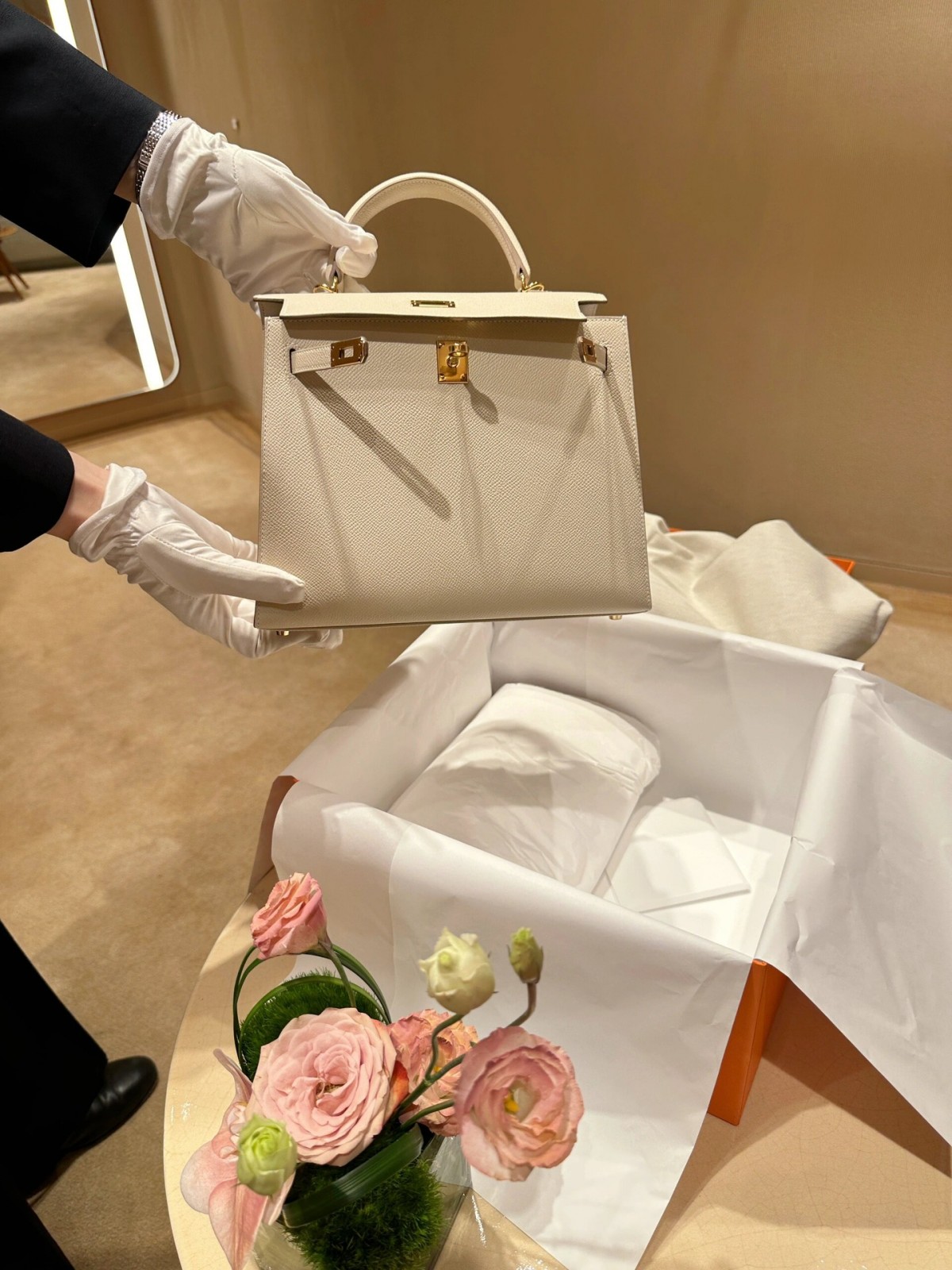 Shebag 15% off！And Hermes Kelly 25 snow white bag in gold hardware fully hand made review (2024 Dec updated)-Best Quality Fake Louis Vuitton сумка онлайн дүкөнү, Replica дизайнер сумка ru