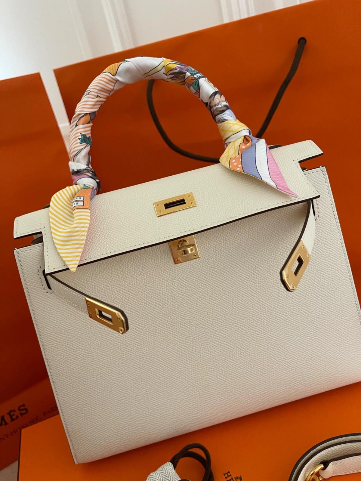 Shebag 15% off！And Hermes Kelly 25 snow white bag in gold hardware fully hand made review (2024 Dec updated)-Best Quality Fake Louis Vuitton сумка онлайн дүкөнү, Replica дизайнер сумка ru