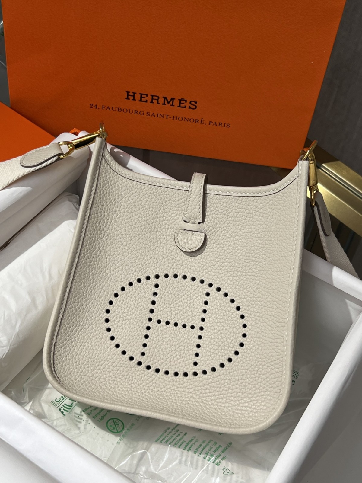 What a beautiful SnowWhite！Shebag fully hand made Hermes Evelyn 16 Togo leather bag（2024 Dec updated）-Best Quality Fake Louis Vuitton Bag Online Store, Replica designer bag ru