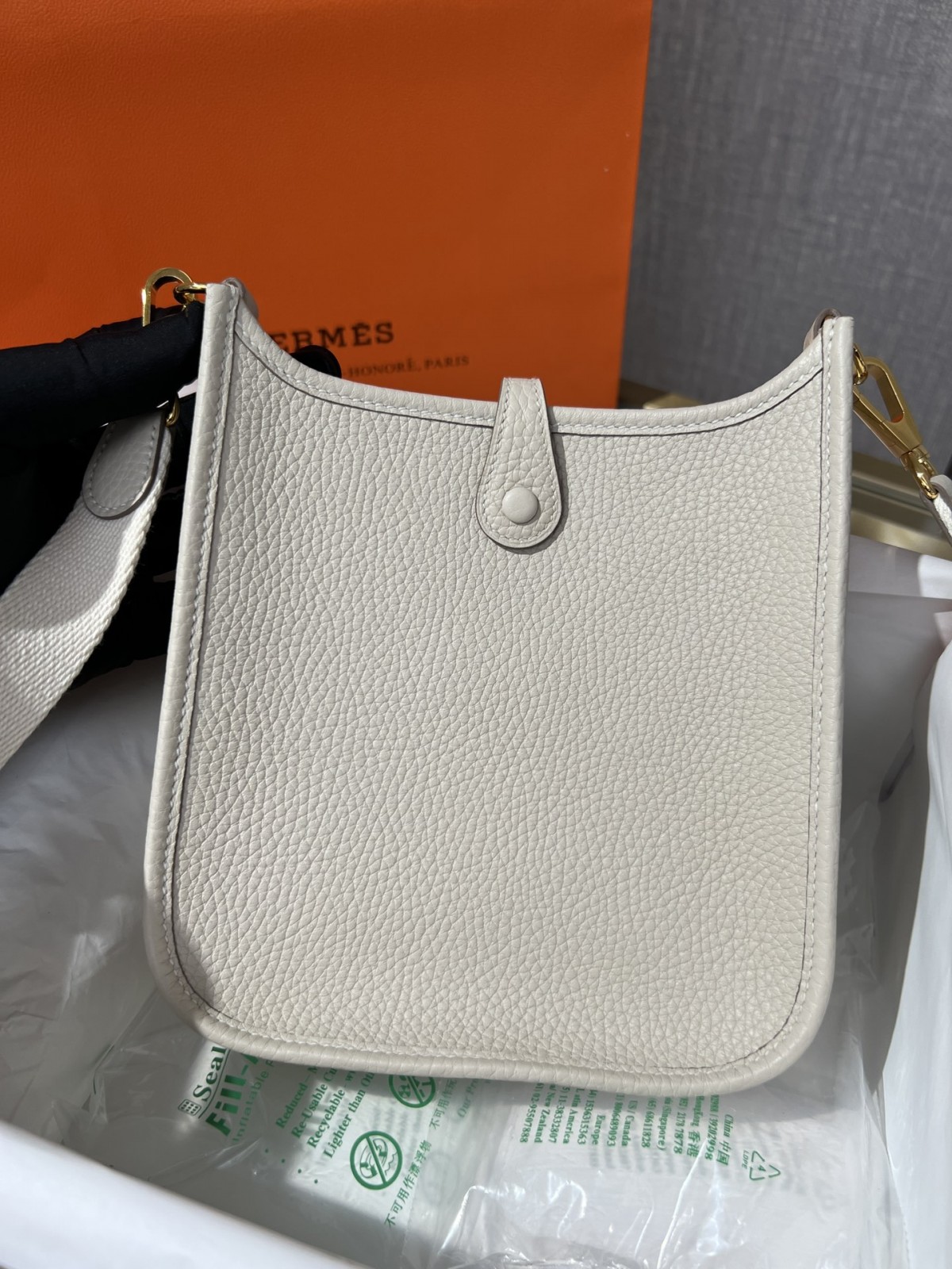 What a beautiful SnowWhite！Shebag fully hand made Hermes Evelyn 16 Togo leather bag（2024 Dec updated）-Best Quality Fake Louis Vuitton Bag Online Store, Replica designer bag ru