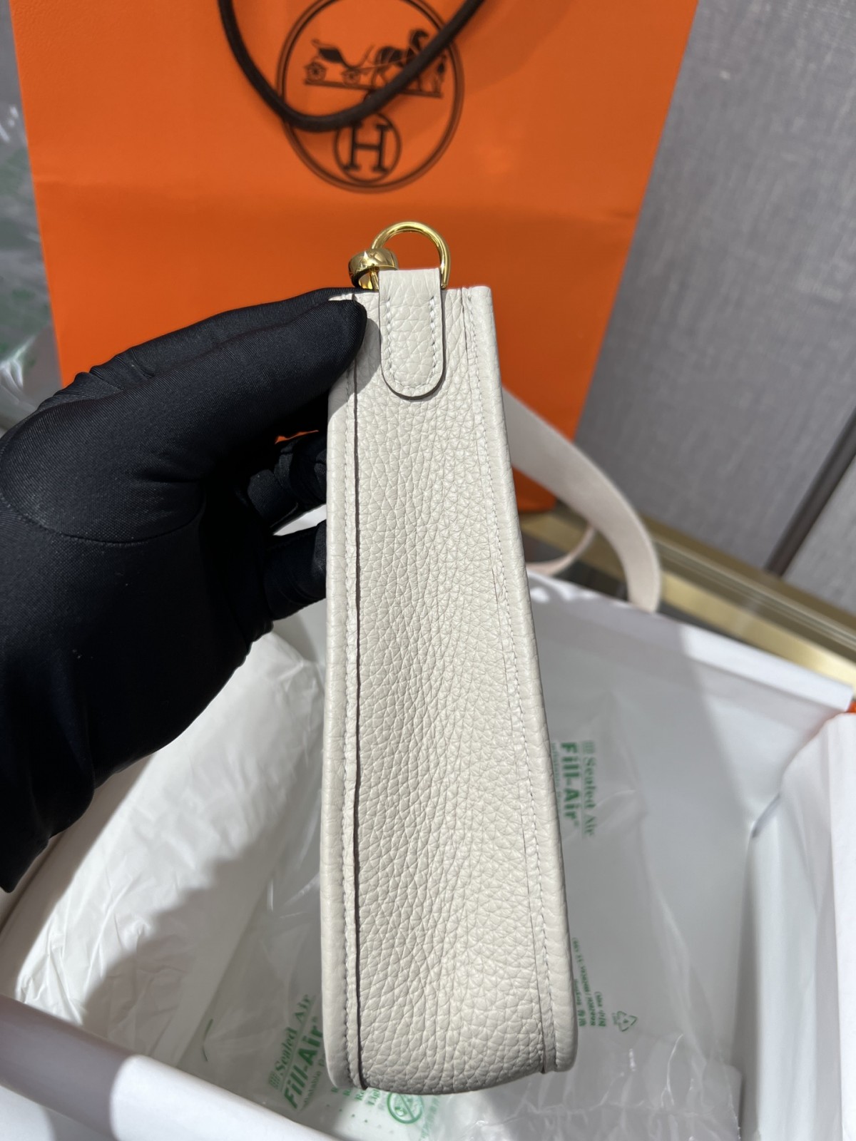 What a beautiful SnowWhite！Shebag fully hand made Hermes Evelyn 16 Togo leather bag（2024 Dec updated）-Best Quality Fake Louis Vuitton Bag Online Store, Replica designer bag ru