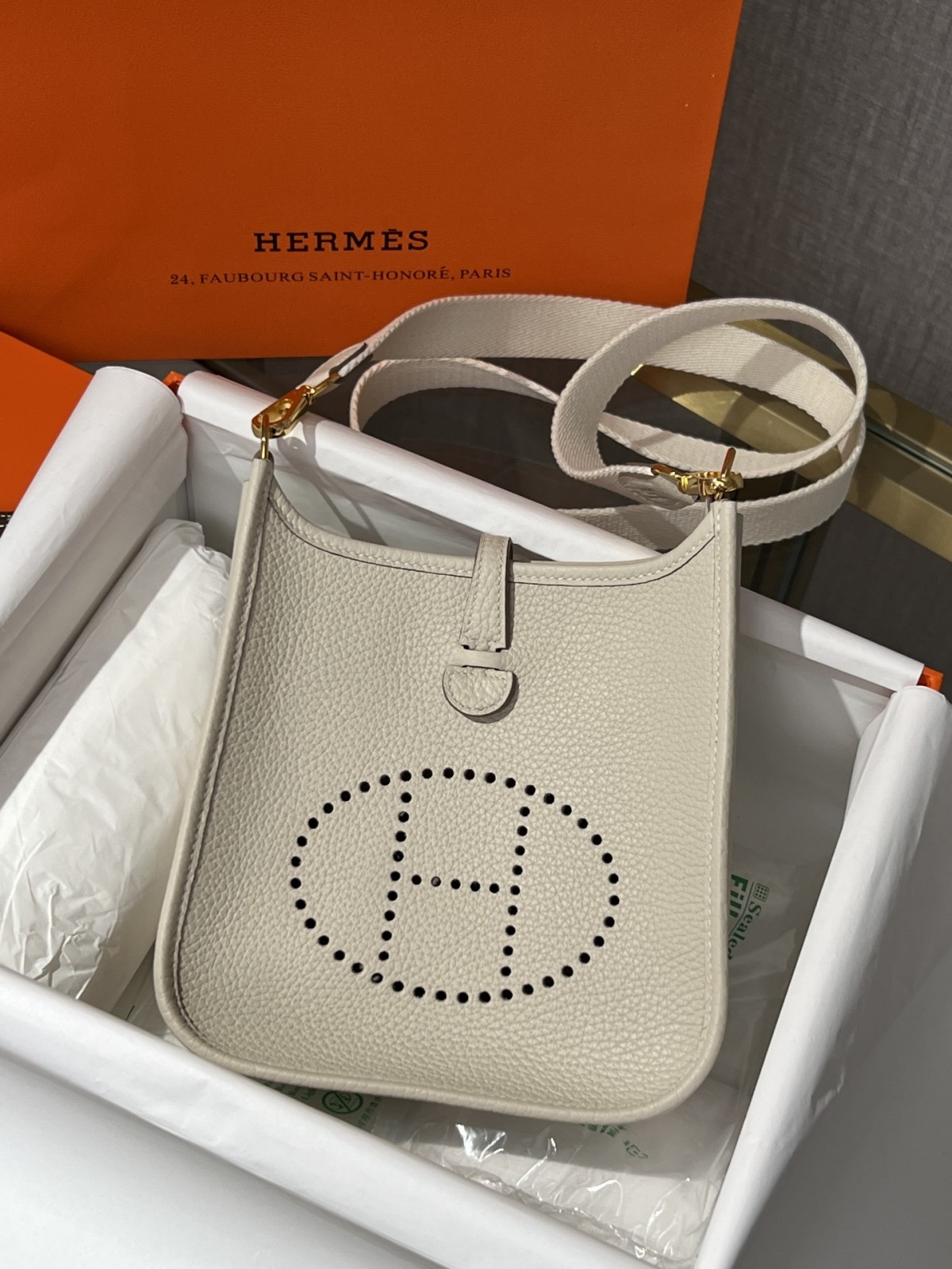 What a beautiful SnowWhite！Shebag fully hand made Hermes Evelyn 16 Togo leather bag（2024 Dec updated）-Best Quality Fake Louis Vuitton Bag Online Store, Replica designer bag ru