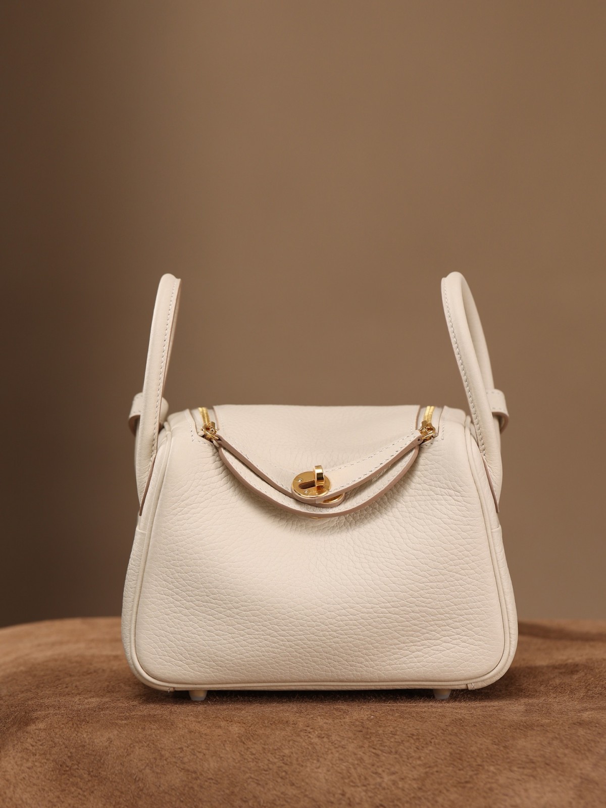 Shebag Lindy 19 bag snow white gold in togo leather review (2024 Dec updated)-Best Quality Fake Louis Vuitton Bag Online Store, Replica designer bag ru