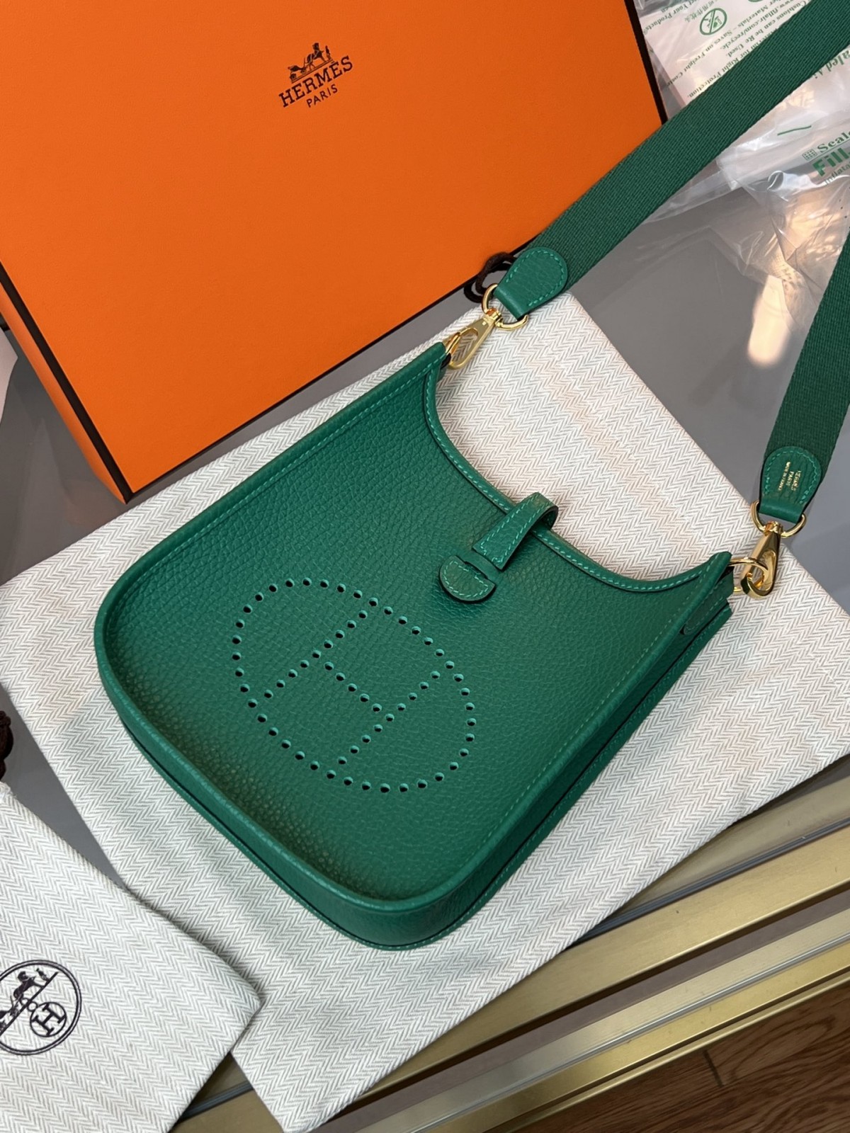 Shebag fully handmade Hermes Evelyne 16 bag in green togo reveiew(2024 Dec updated)-Toko Online Tas Louis Vuitton Palsu Kualitas Terbaik, Tas desainer replika ru