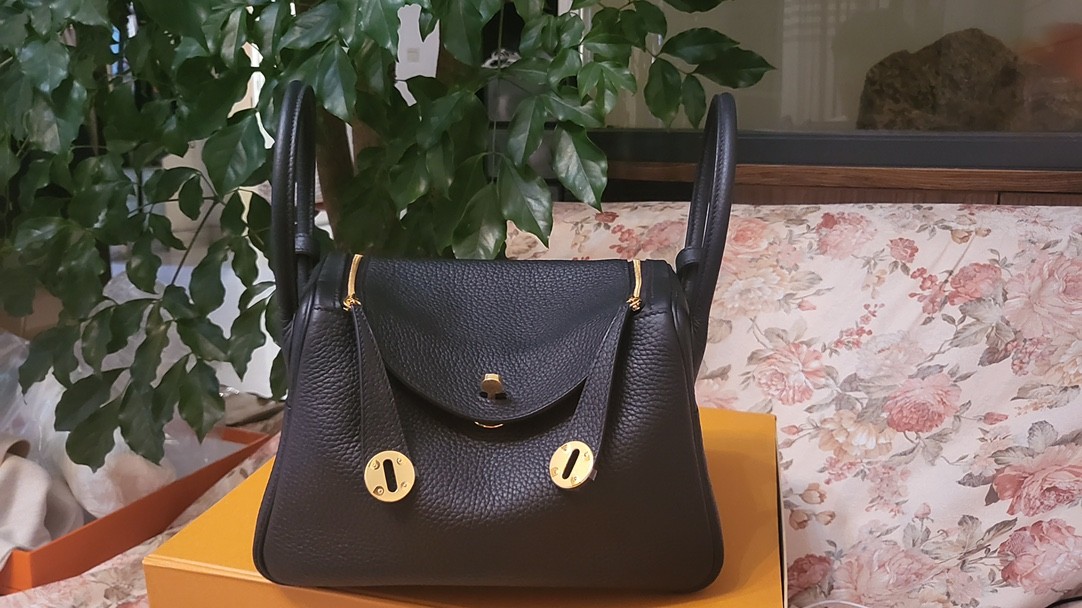 Shebag handmade Hermes Lindy 26 bag black togo review (2025 Jan updated)-Ti o dara ju Didara iro Louis Vuitton apo Online itaja, Ajọra onise apo ru