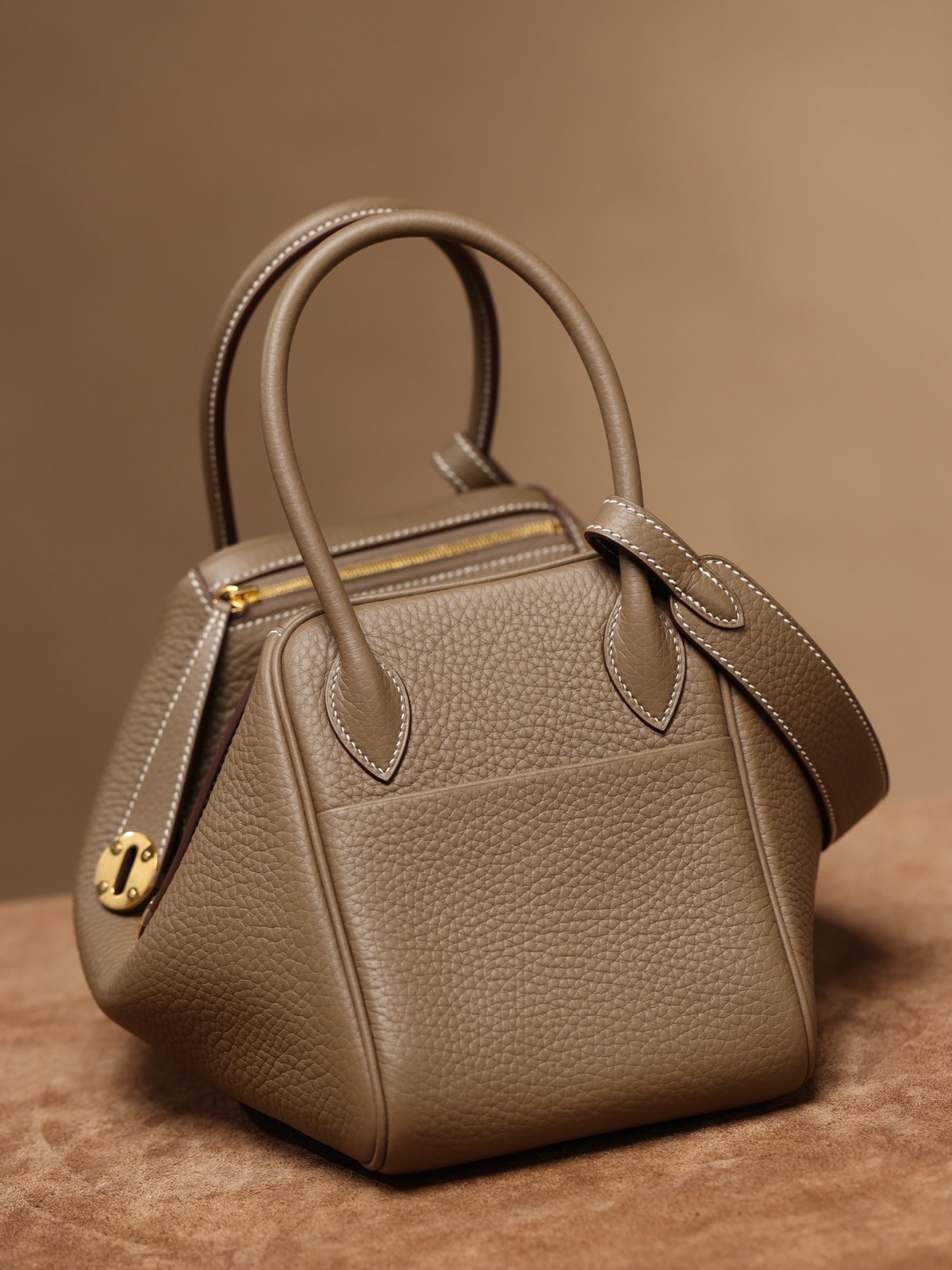 Shebag fully handmade Hermes Lindy 26 grey gold in togo(2025 Jan updated)-Umgangatho ogqwesileyo woMgangatho weFake weLouis Vuitton kwiVenkile ye-Intanethi, ibhegi yomyili weReplica ru