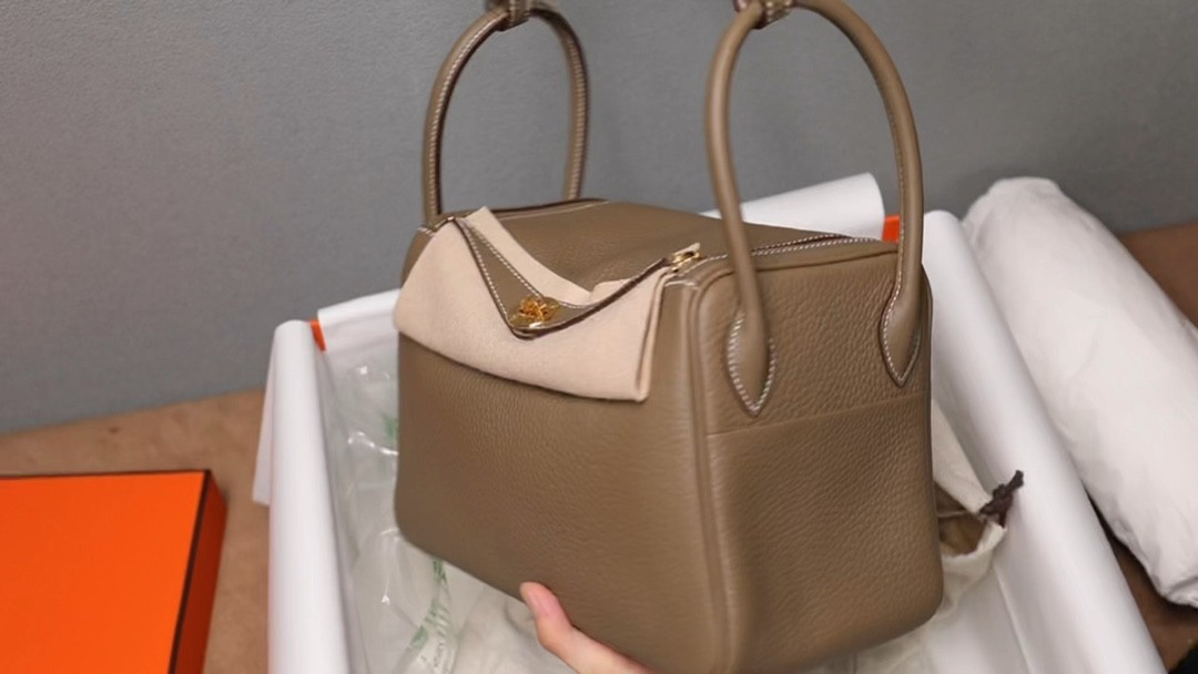 Shebag fully handmade Hermes Lindy 26 grey gold in togo(2025 Jan updated)-Umgangatho ogqwesileyo woMgangatho weFake weLouis Vuitton kwiVenkile ye-Intanethi, ibhegi yomyili weReplica ru