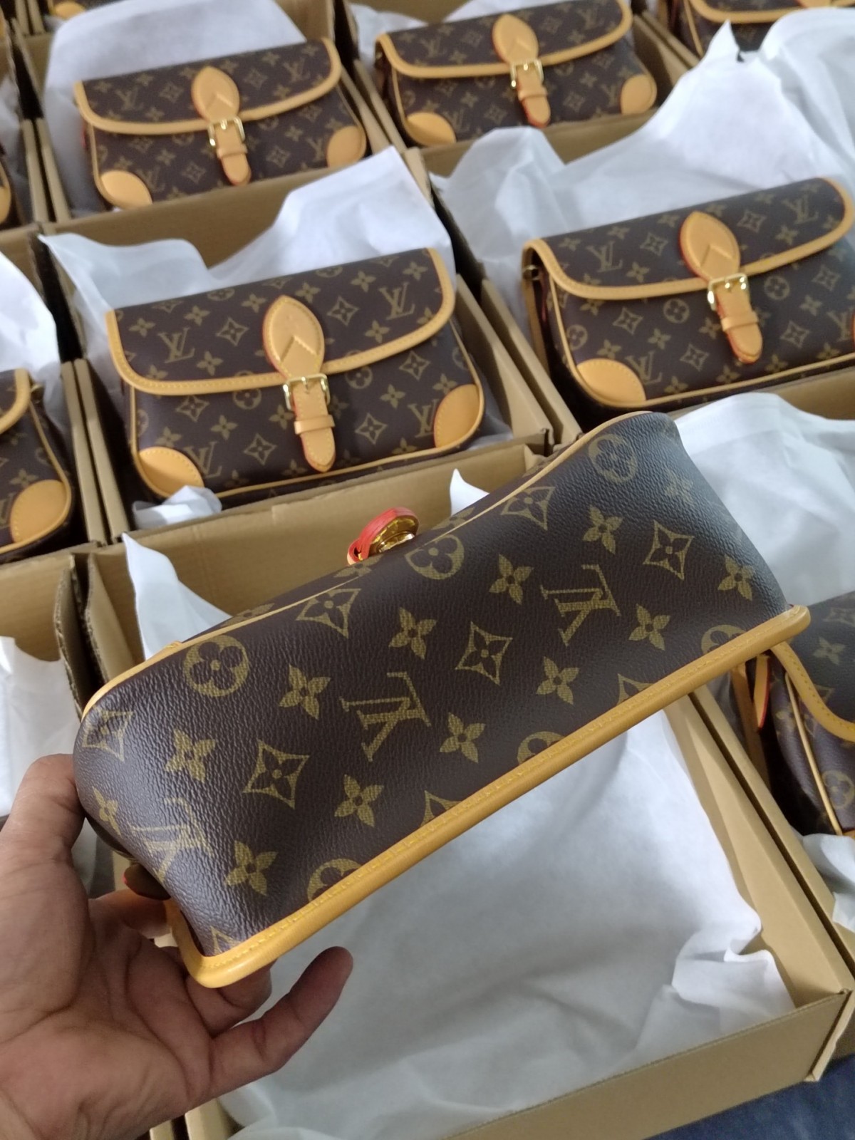 Super replica Louis Vuitton M45985 Diane bag review (2025 May updated)-Best Quality Fake Louis Vuitton Bag Online Store, Replica designer bag ru