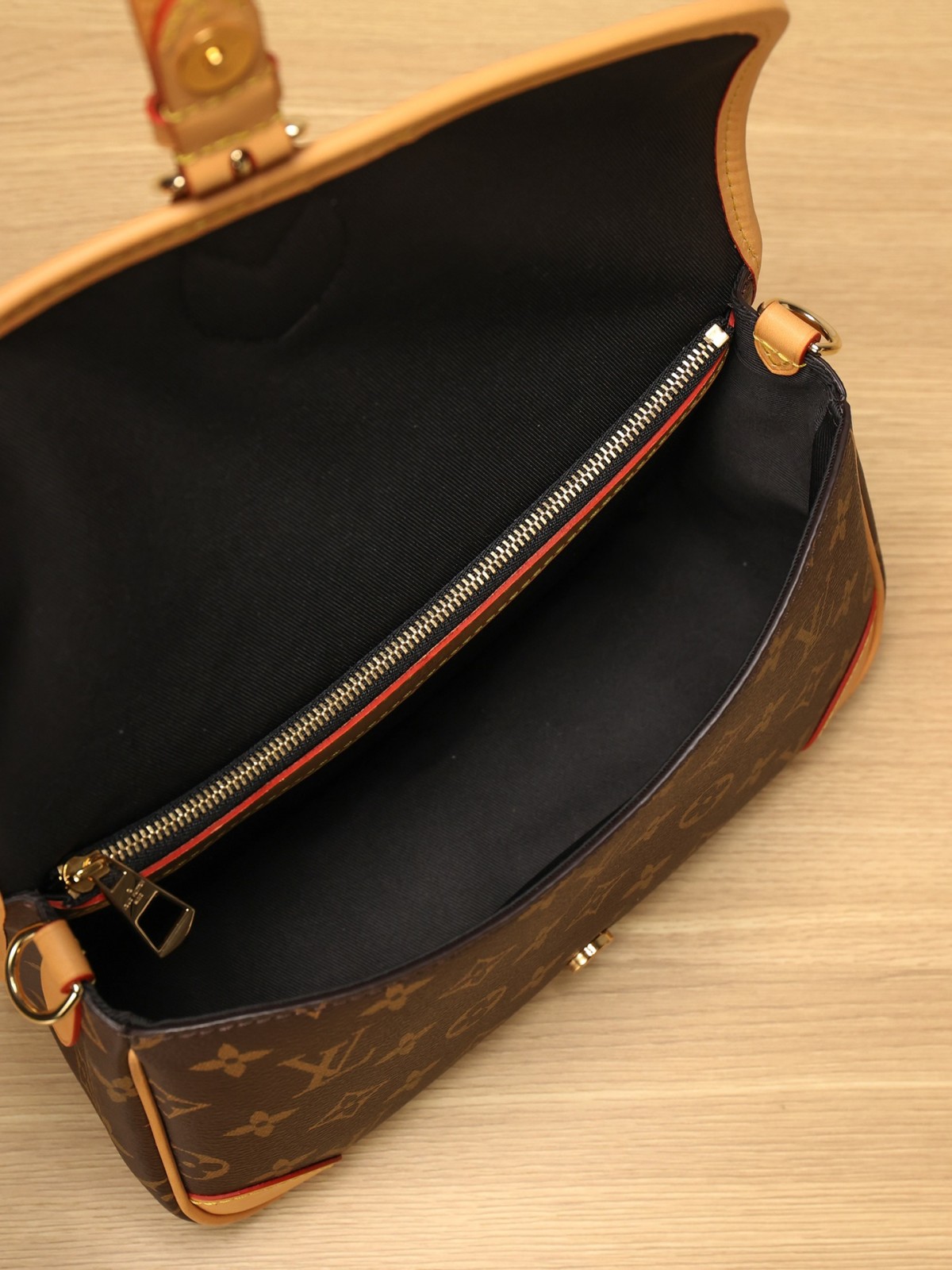 Super replica Louis Vuitton M45985 Diane bag review (2025 May updated)-Best Quality Fake Louis Vuitton Bag Online Store, Replica designer bag ru