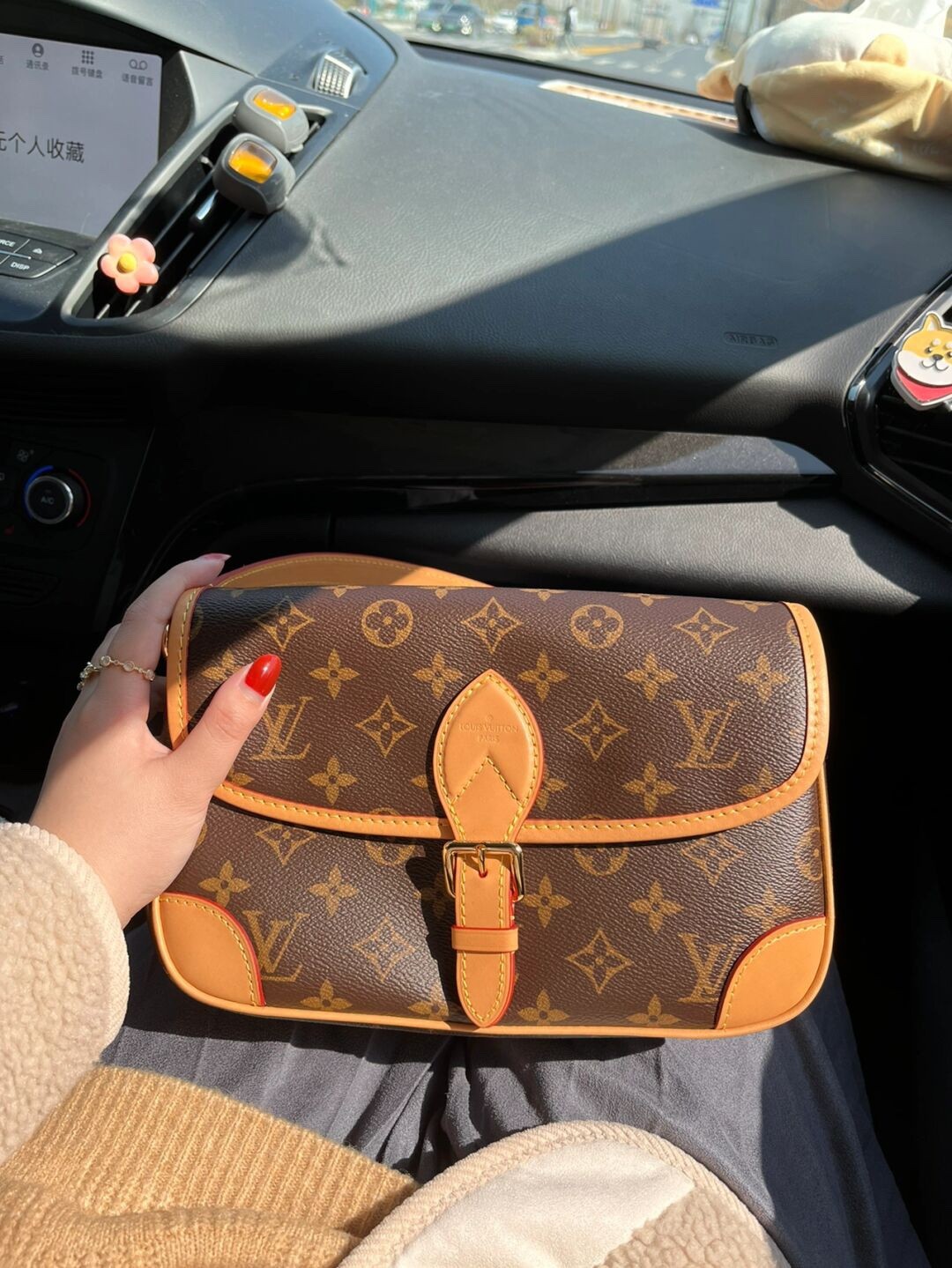 Super replica Louis Vuitton M45985 Diane bag review (2025 May updated)-Best Quality Fake Louis Vuitton Bag Online Store, Replica designer bag ru